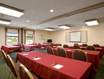Super 8 by Wyndham Columbia City view 2