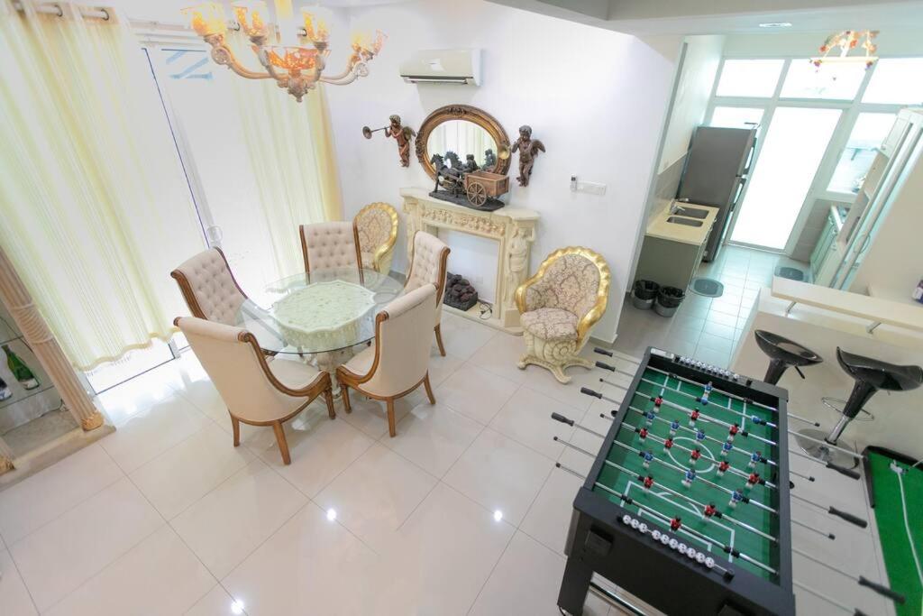 Teluk Bahang European Style SemiD 4 Bedrooms 10ppl photo 2
