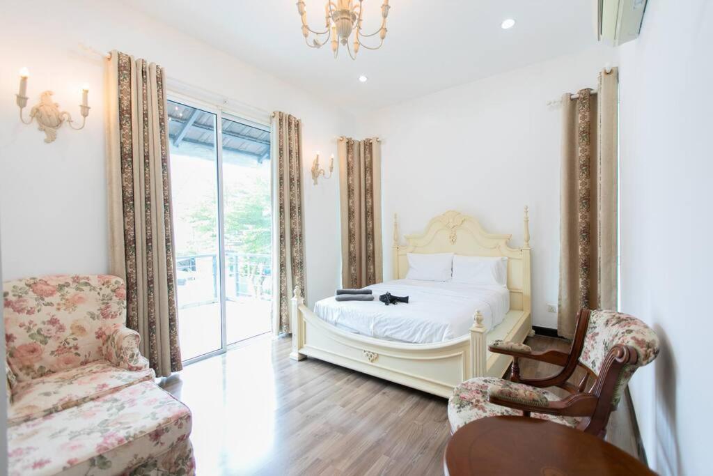 Teluk Bahang European Style SemiD 4 Bedrooms 10ppl photo 3