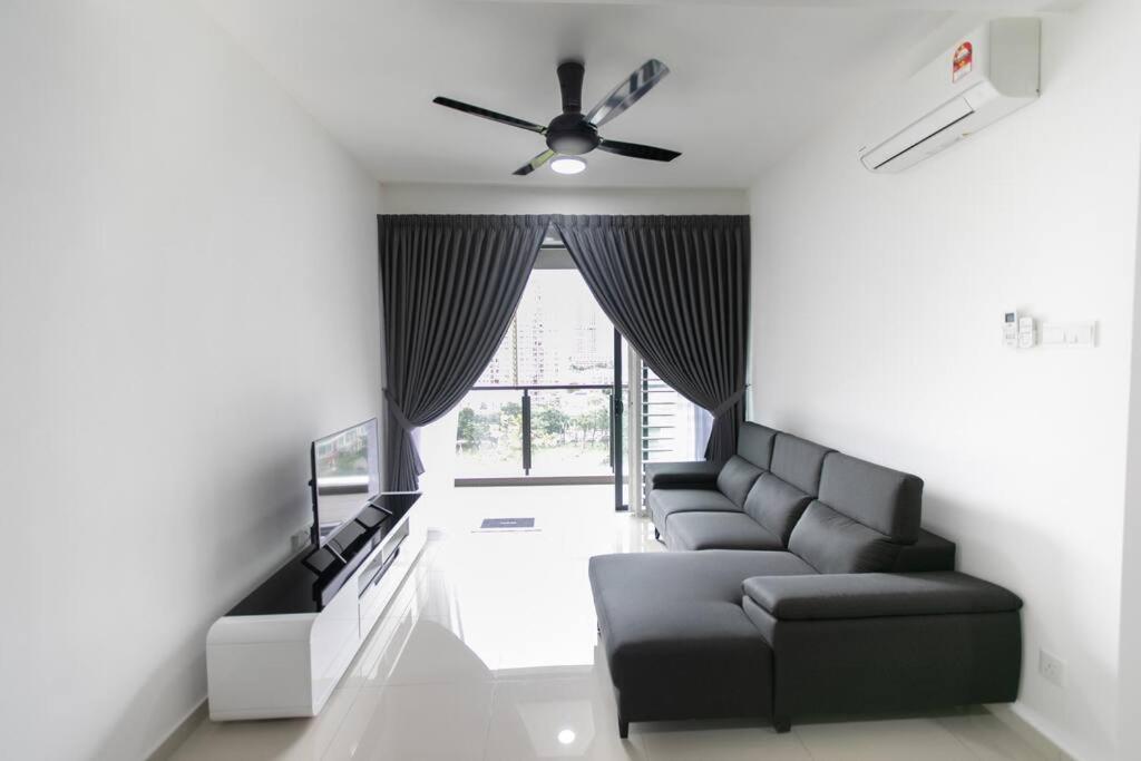 Newly Renovated 3Bedroom Vacation Home 6-8pax photo 4