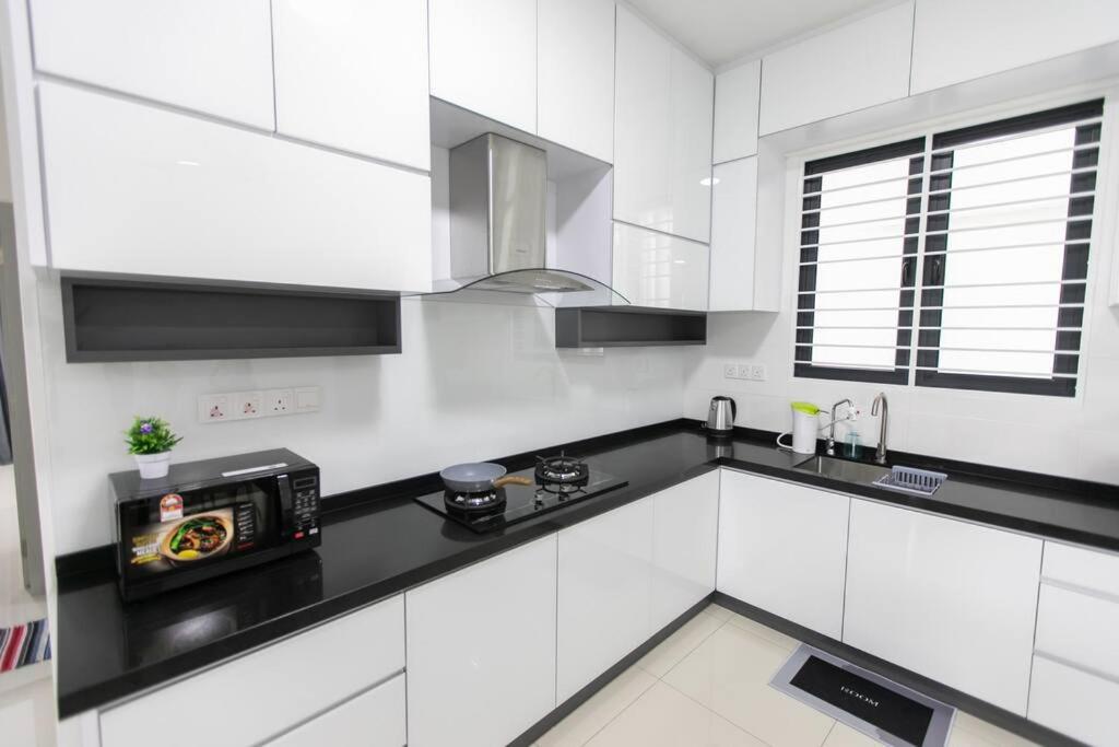 Newly Renovated 3Bedroom Vacation Home 6-8pax photo 6