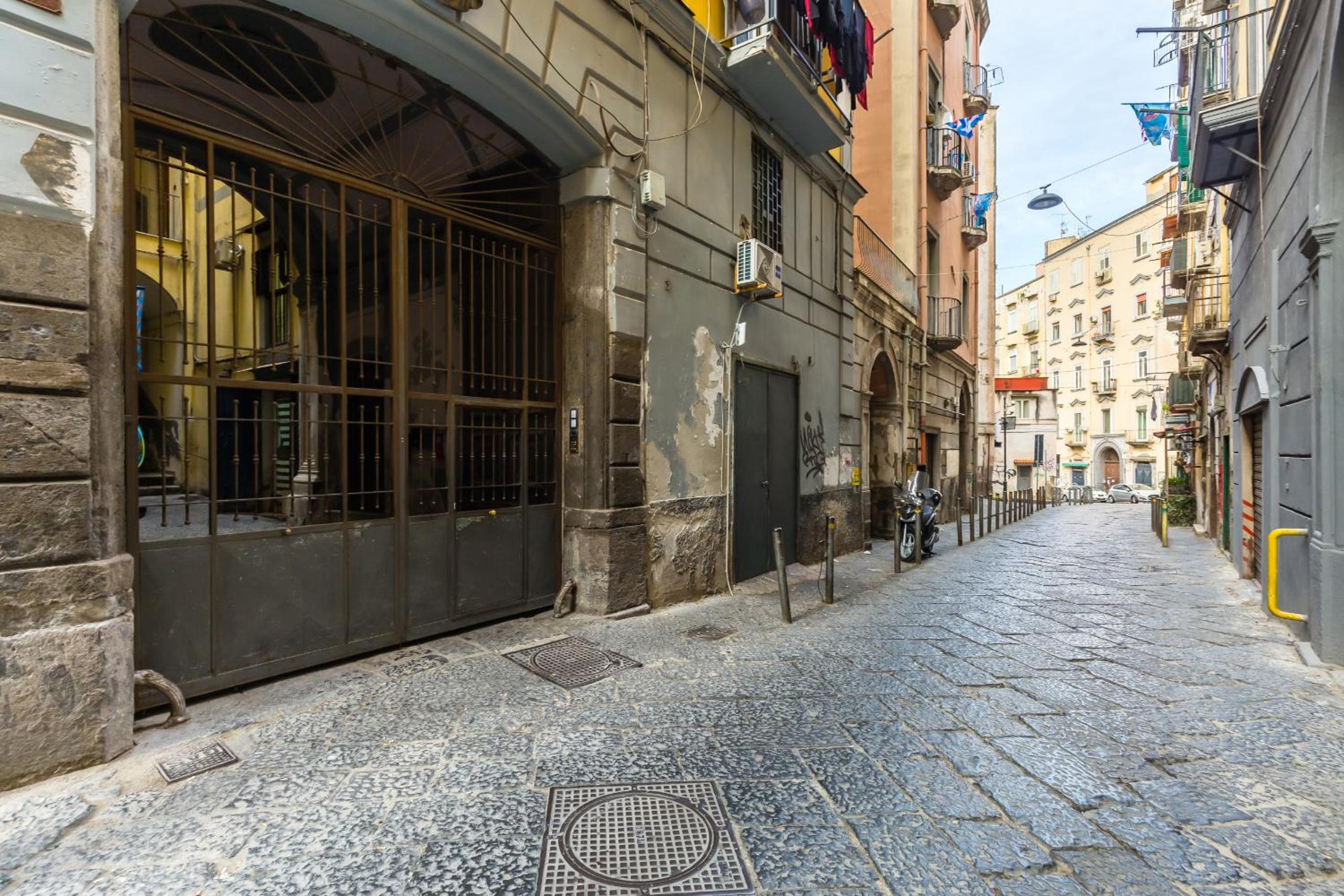 Santa Sofia's Flat at the Historical Center by Wonderful Italy