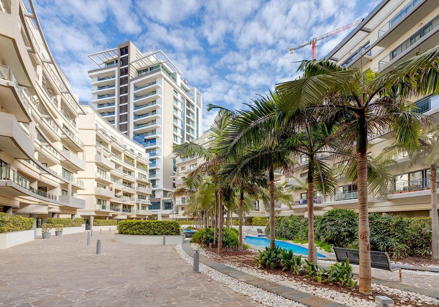 Garden Maisonette in Private Complex with outdoor dining area — St Julian's