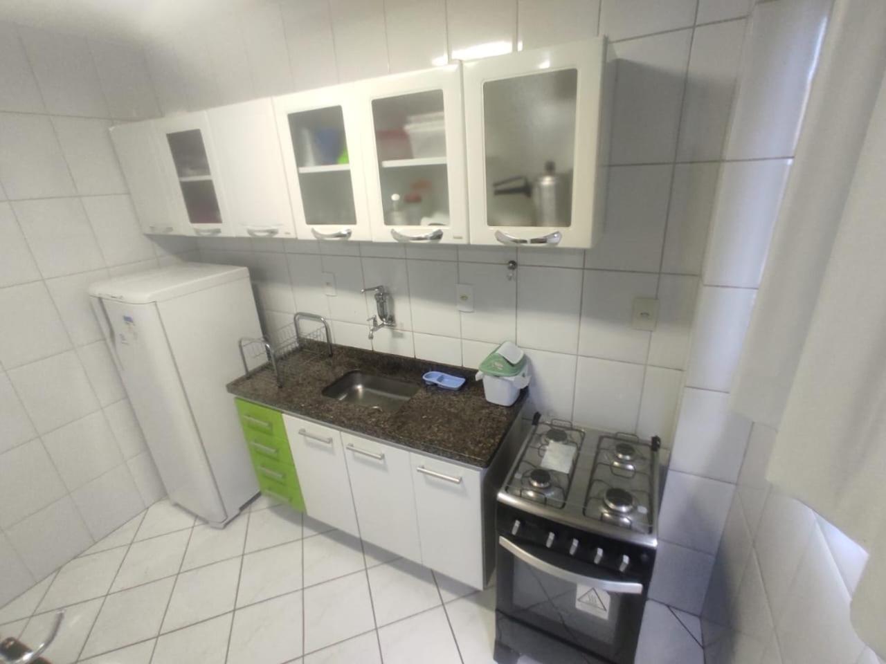 Lindo apartamento com Wi-Fi a 370m da Praia do Morro, próximo ao Marlim Azul e à Av Paris