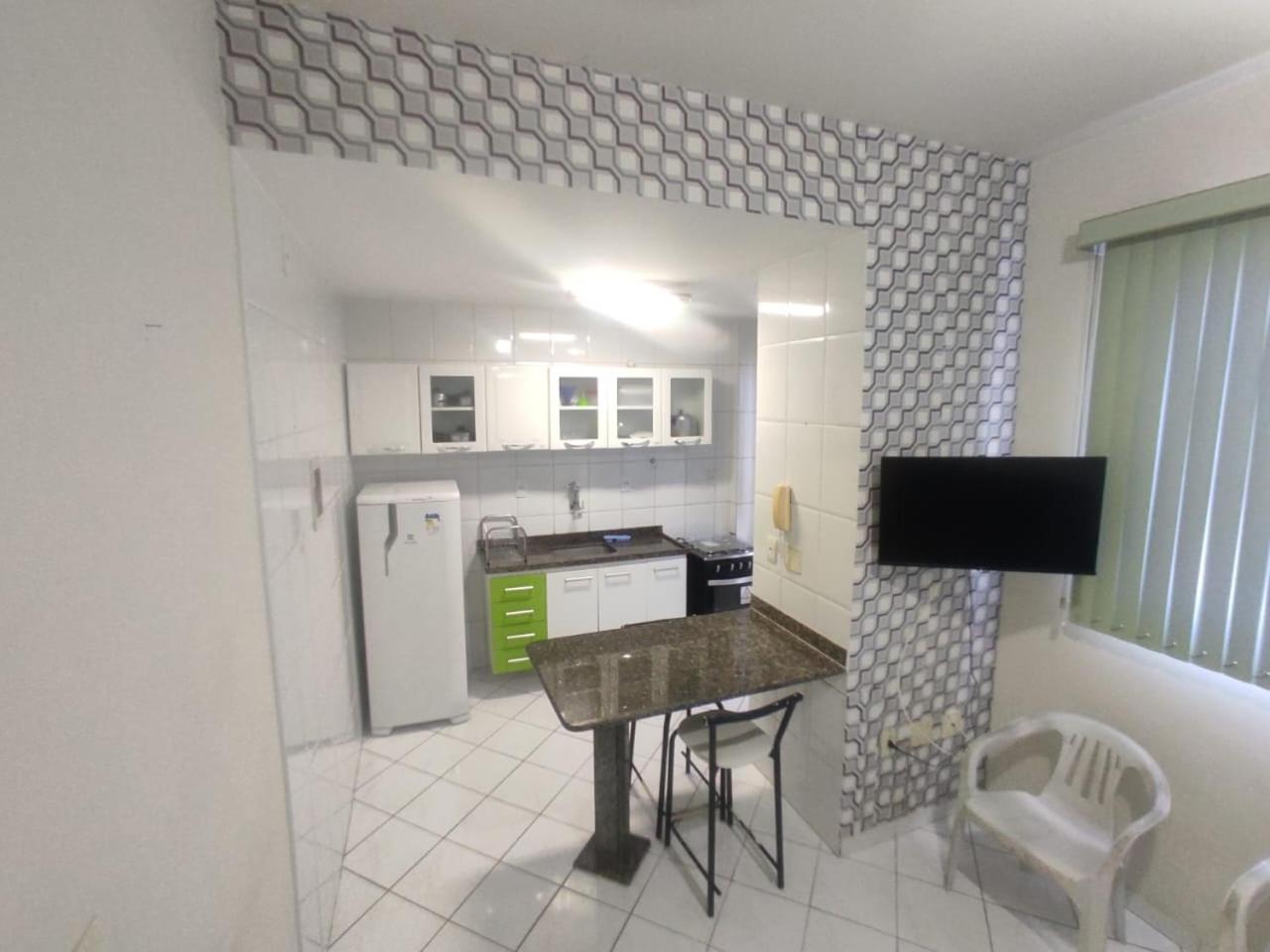 Lindo apartamento com Wi-Fi a 370m da Praia do Morro, próximo ao Marlim Azul e à Av Paris