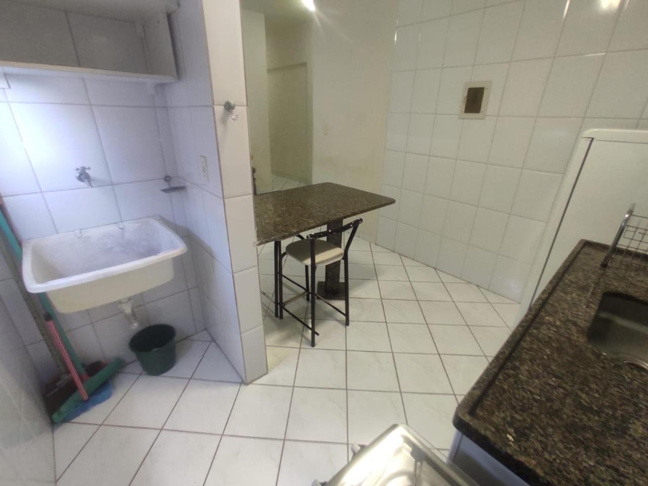 Lindo apartamento com Wi-Fi a 370m da Praia do Morro, próximo ao Marlim Azul e à Av Paris
