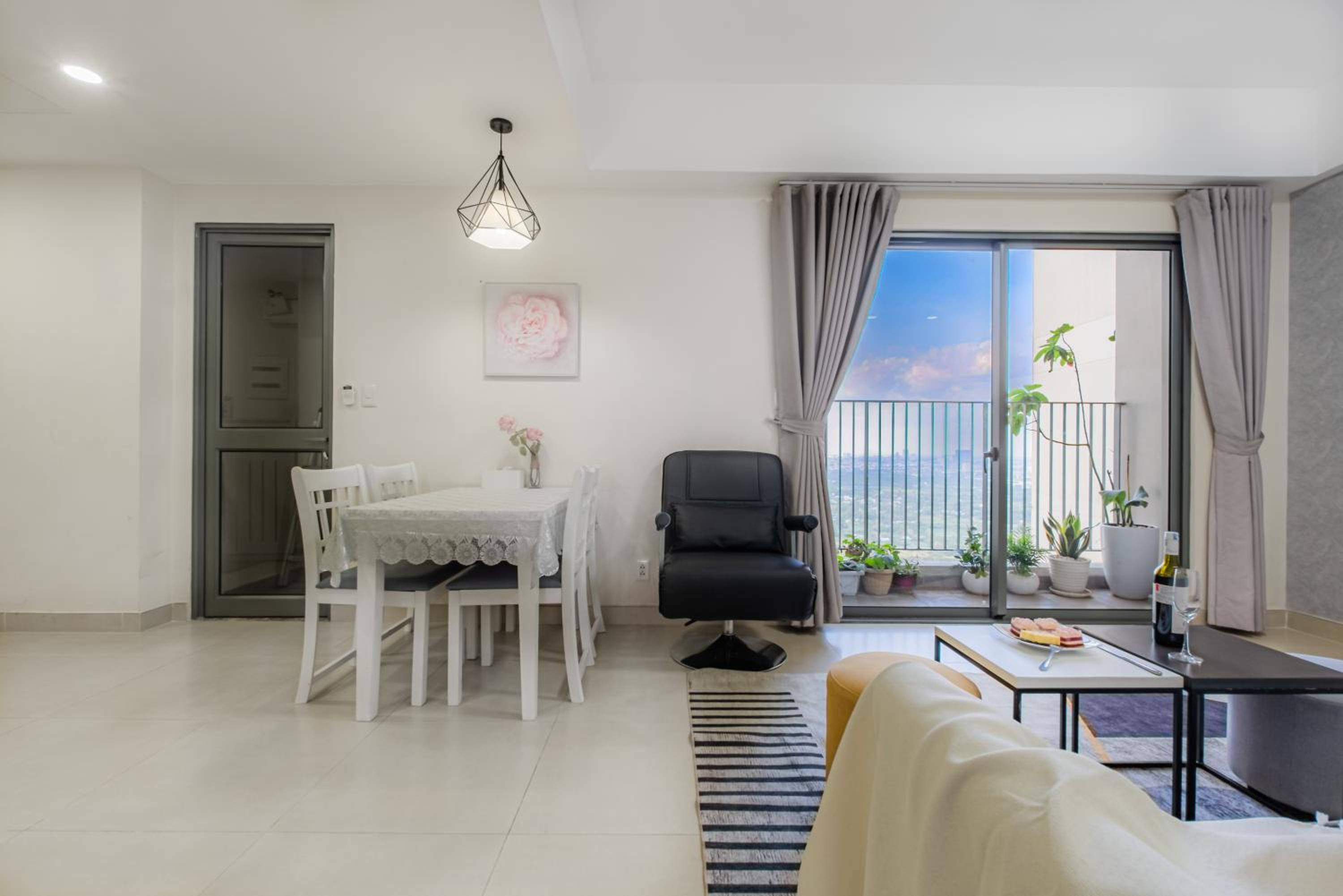 ambiHOME 2BR 2WC in Masteri Thao Dien District 2