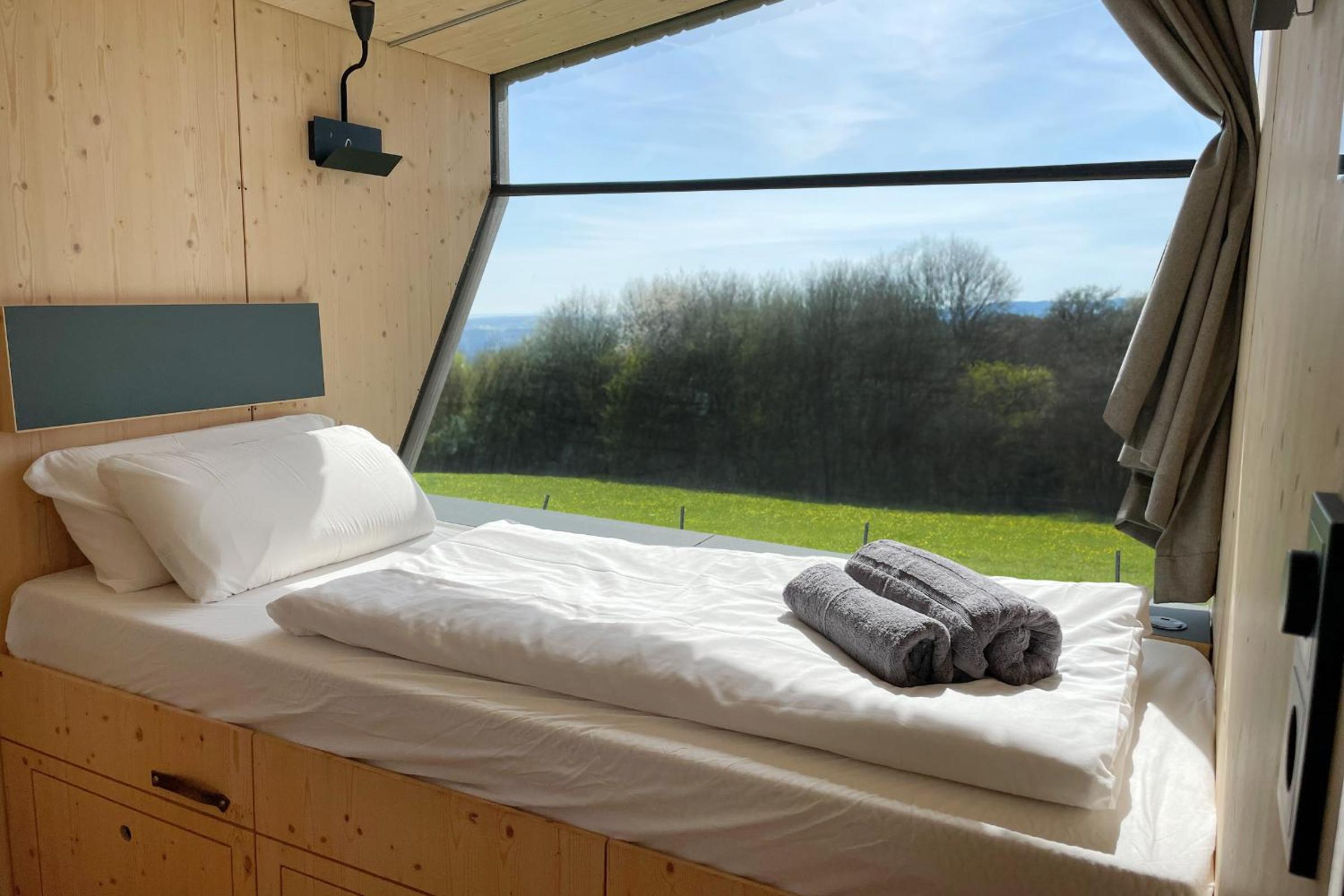 Sleep Space 1 - Green Tiny Spot Dolmar