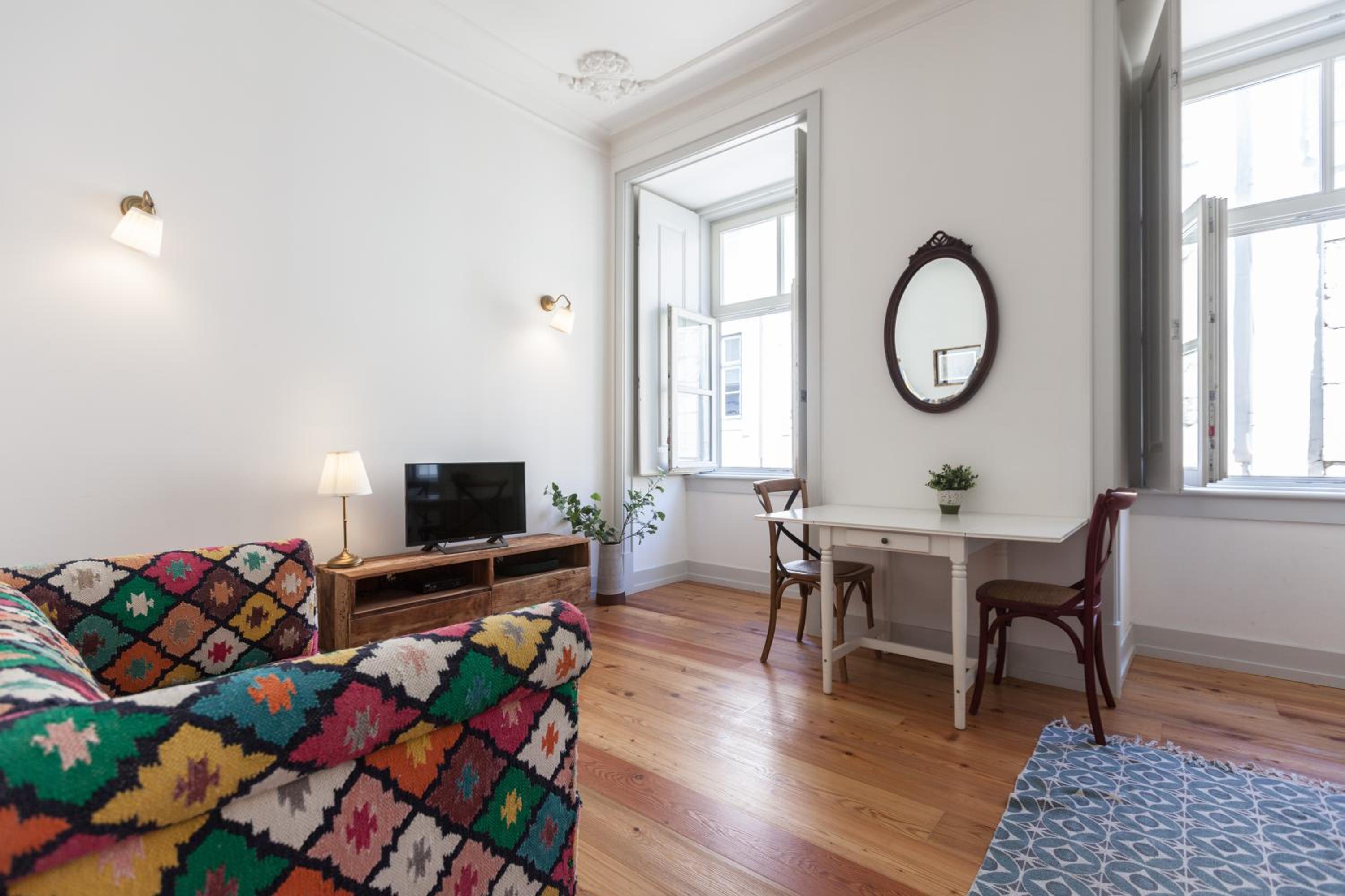 FLH Lux Baixa Flat - Historical Center near Tejo River view 5