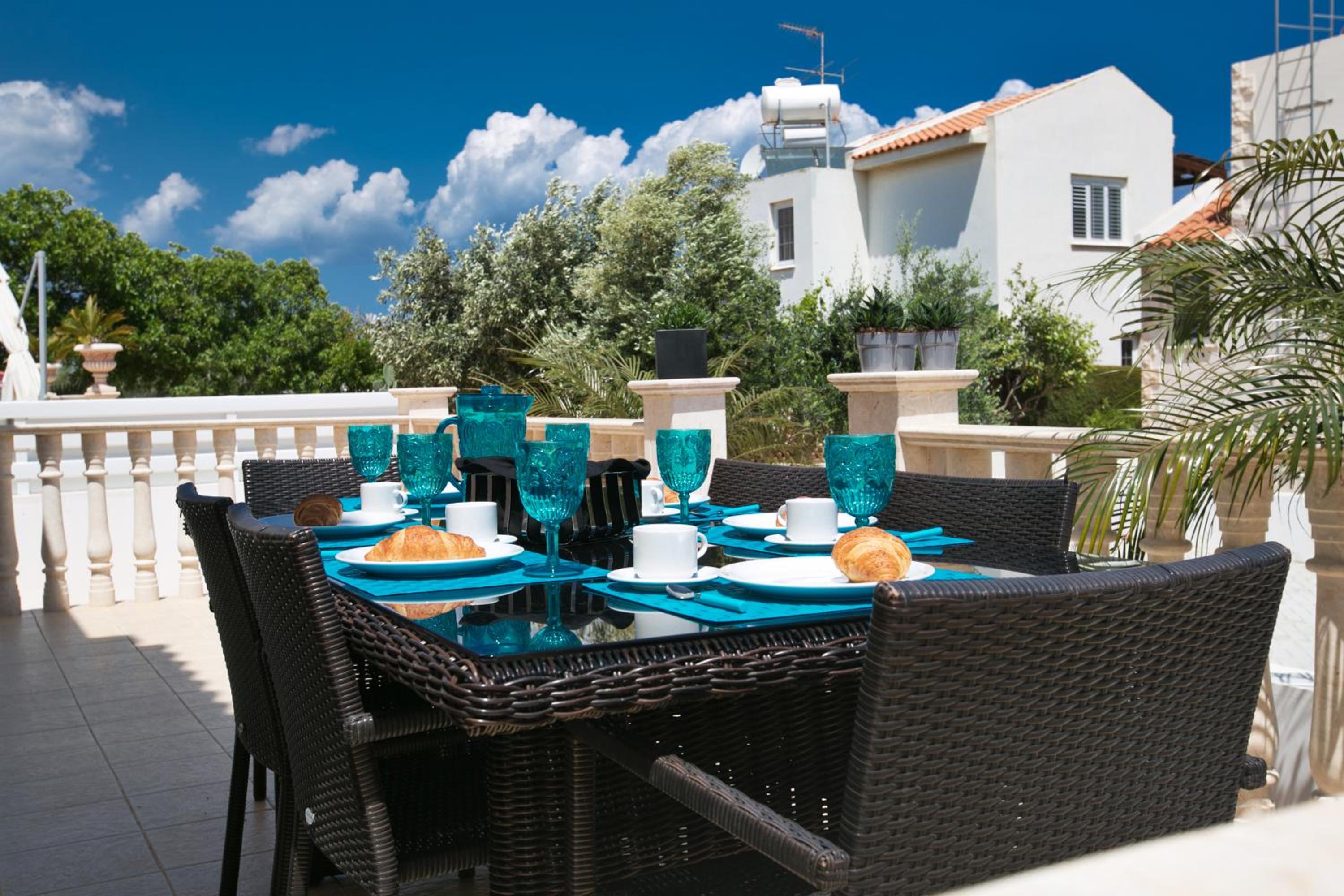 Tonia Seaview Villas