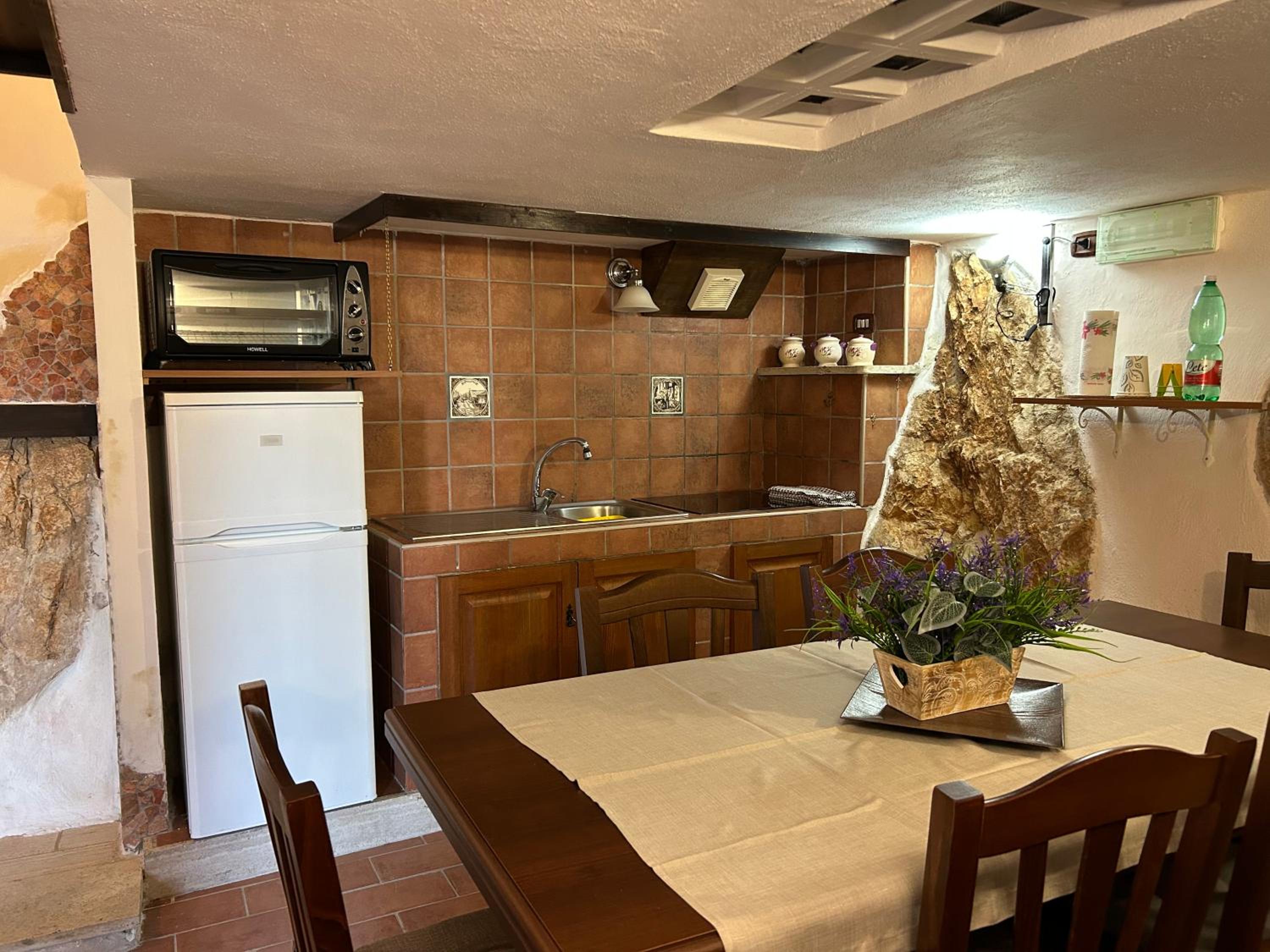 Roccia dAmbra en Cori — kitchen