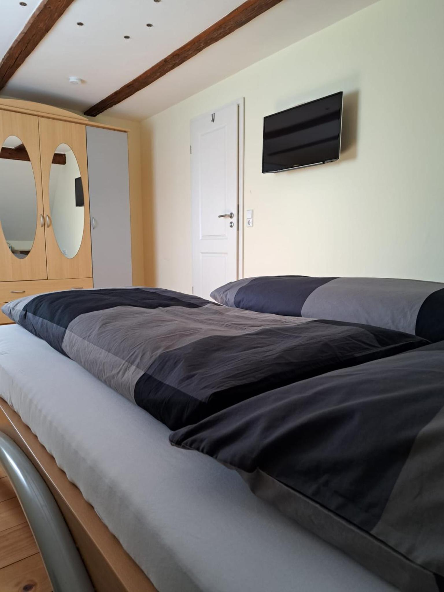Gästehaus Six Inn mit Gemeinschaftsküche bis 6 Personen