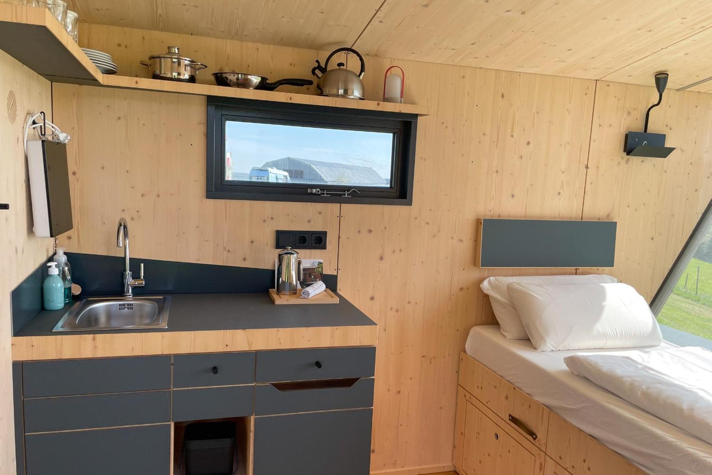 Sleep Space 1 - Green Tiny Spot Dolmar