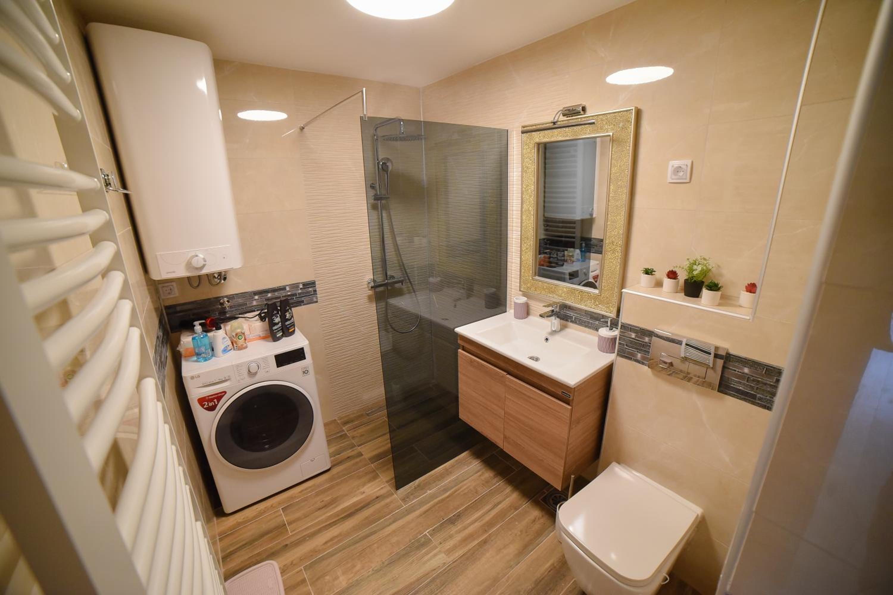 Gold Gondola Premium Apartments