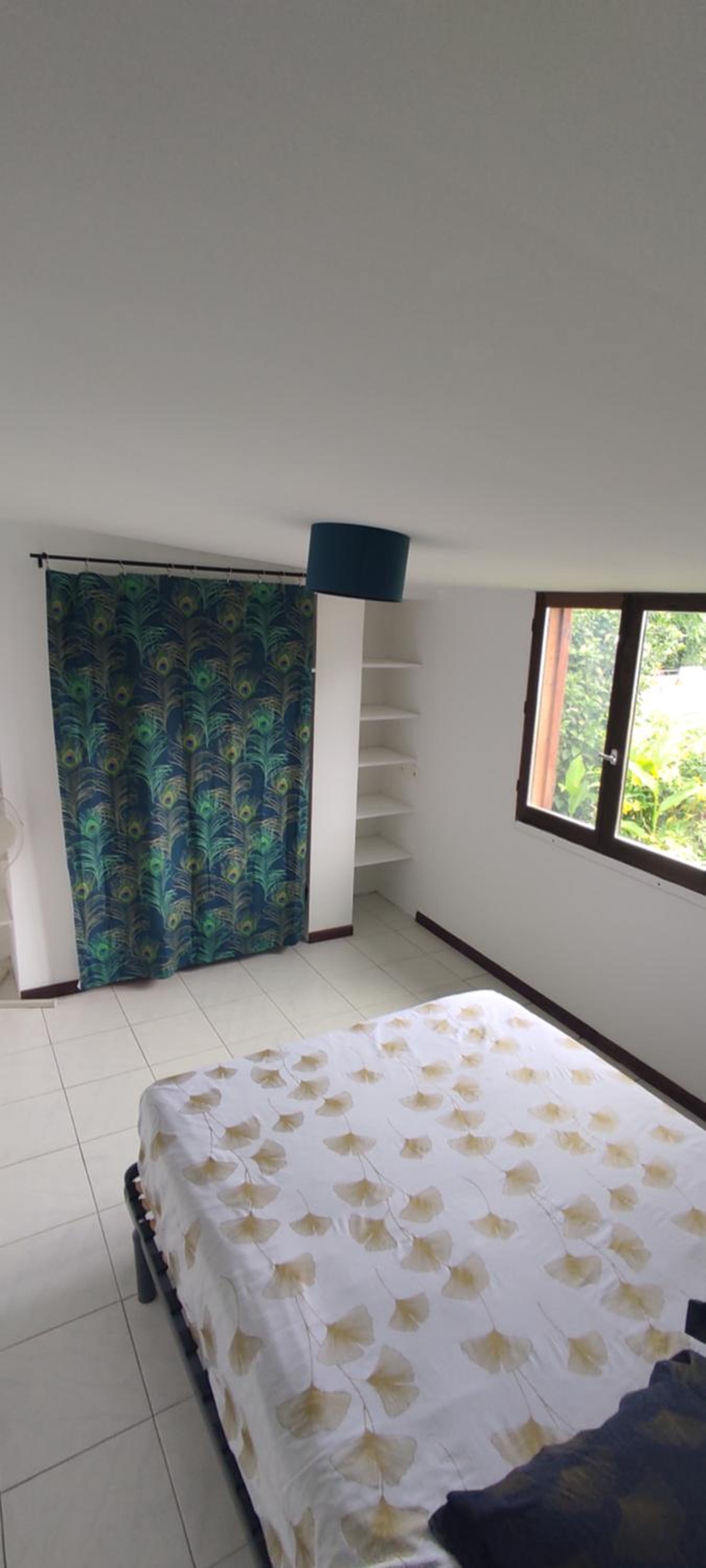 Chambre avec salle de bain privative dans maison créole view 3
