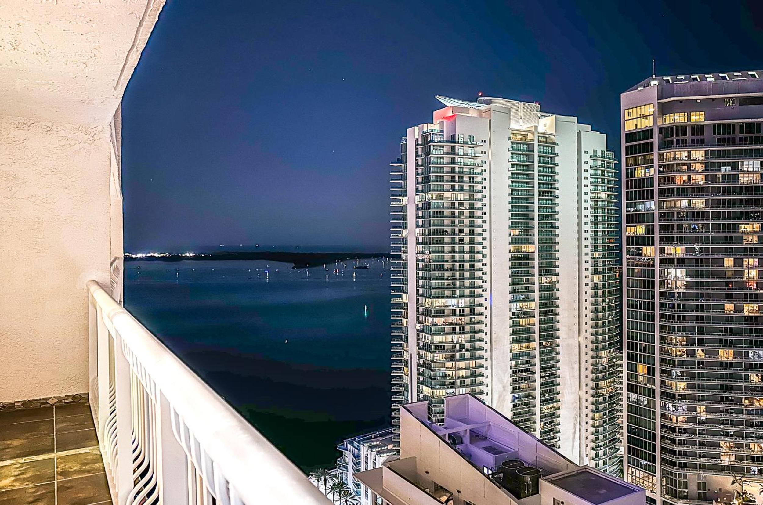 Star Stay Miami Yellow Brickell