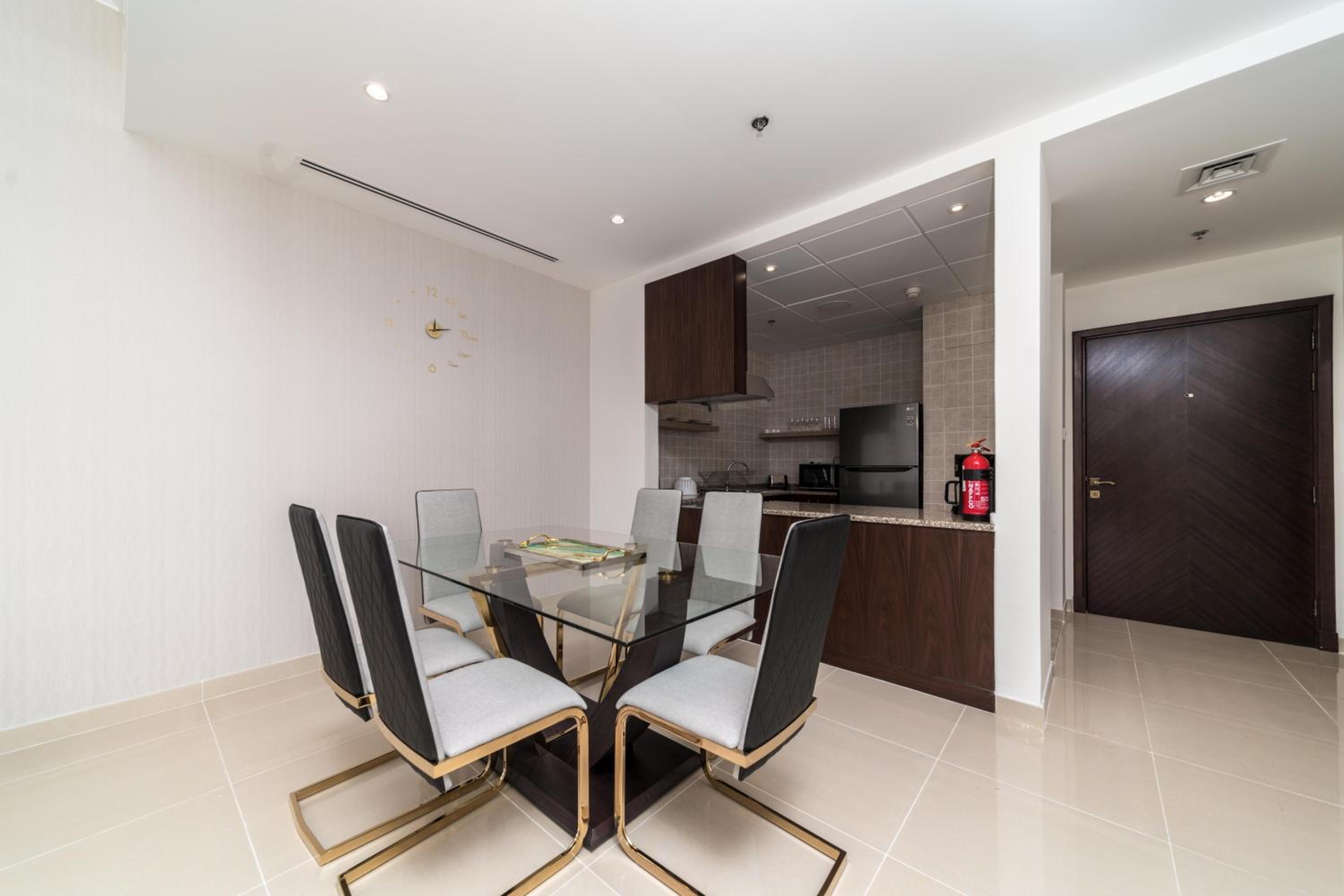 Amazing BeachFront Apartments near Atlantis Waterpark by Simply Comfort Sarai Palm Jumeirah