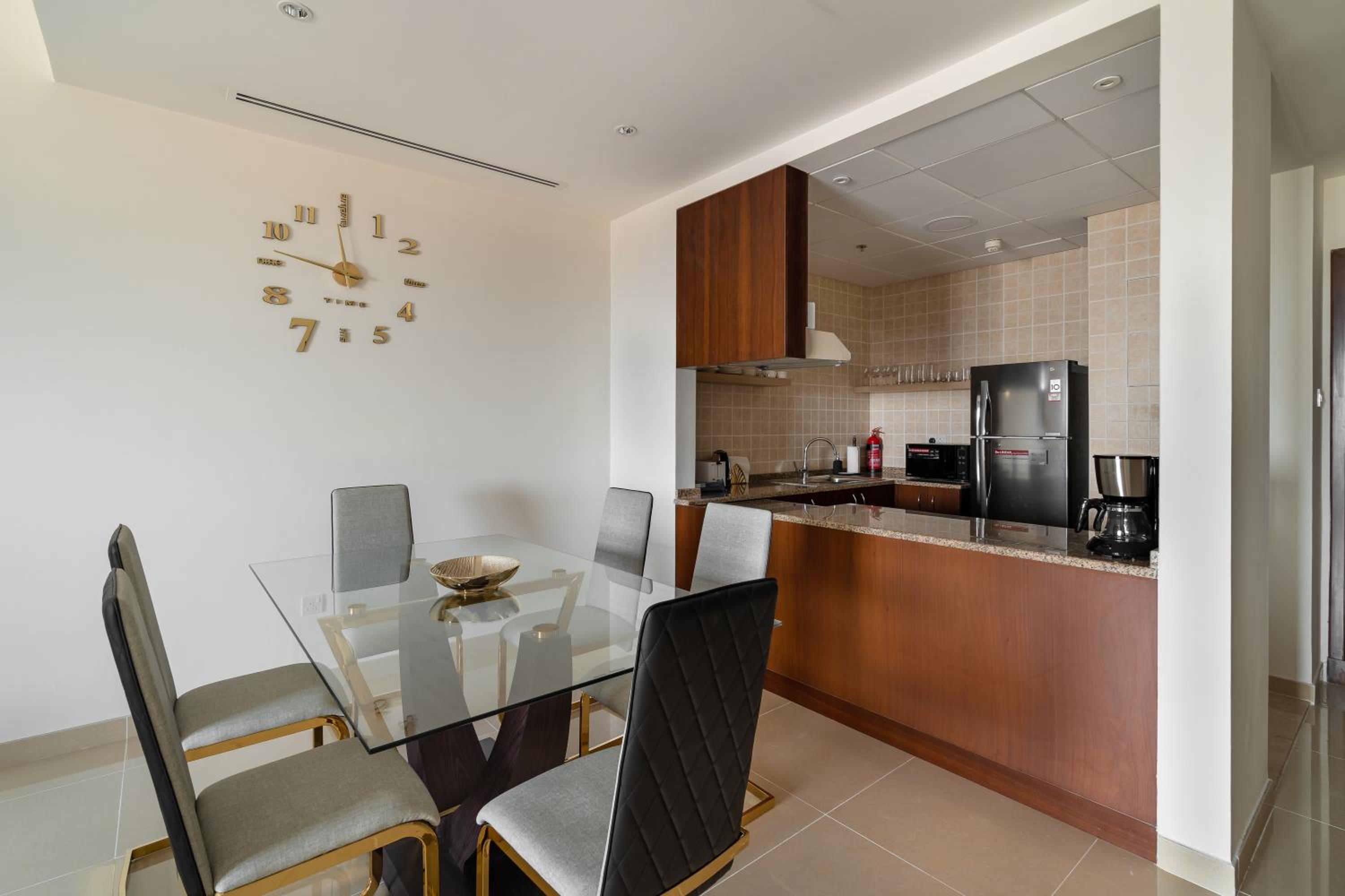 Amazing BeachFront Apartments near Atlantis Waterpark by Simply Comfort Sarai Palm Jumeirah