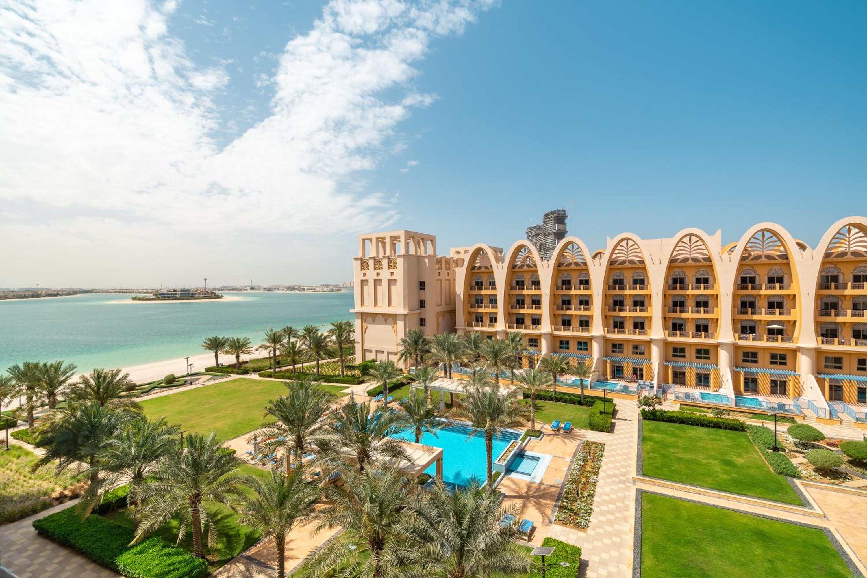 Amazing BeachFront Apartments near Atlantis Waterpark by Simply Comfort Sarai Palm Jumeirah