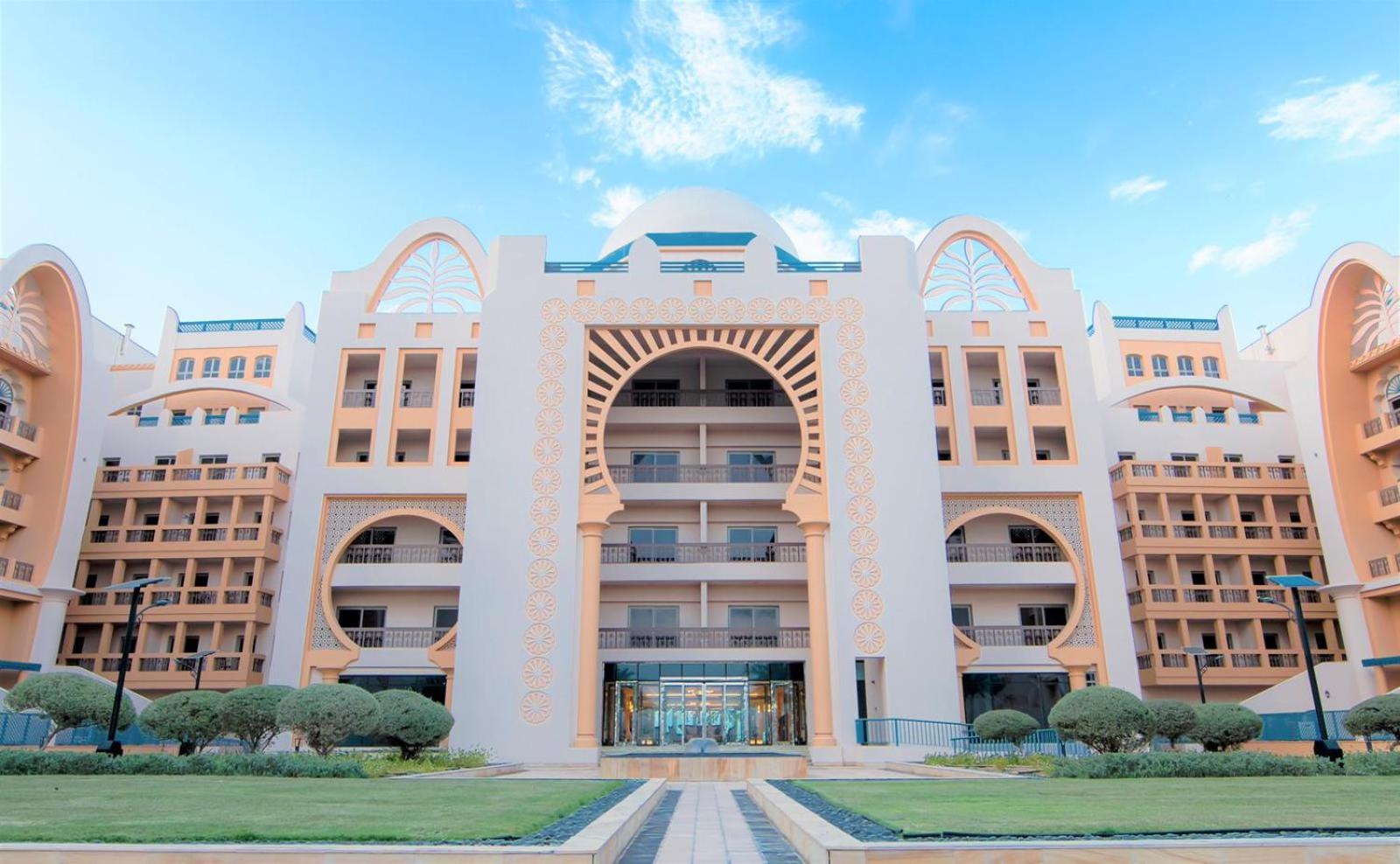 Amazing BeachFront Apartments near Atlantis Waterpark by Simply Comfort Sarai Palm Jumeirah