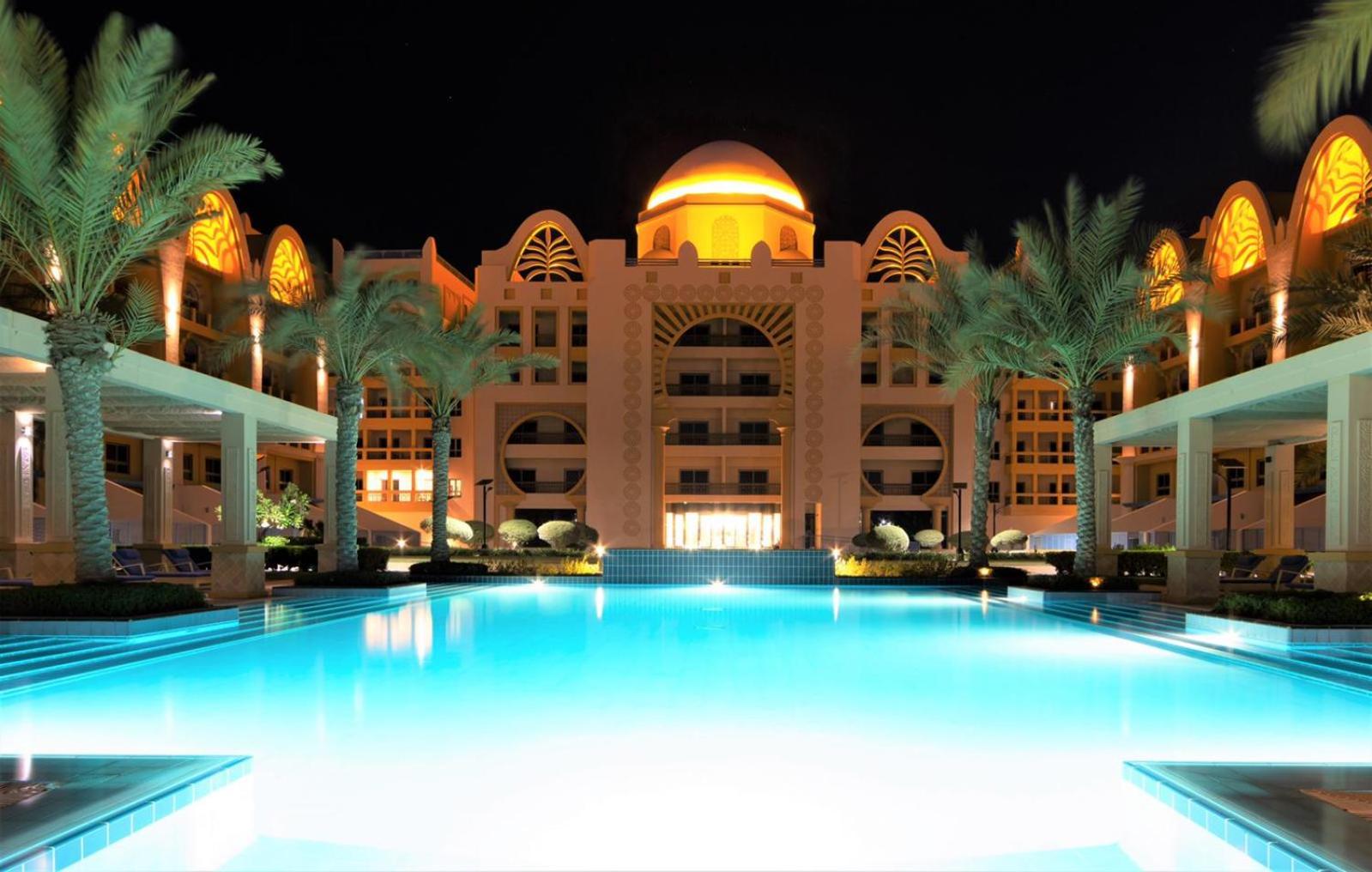 Amazing BeachFront Apartments near Atlantis Waterpark by Simply Comfort Sarai Palm Jumeirah
