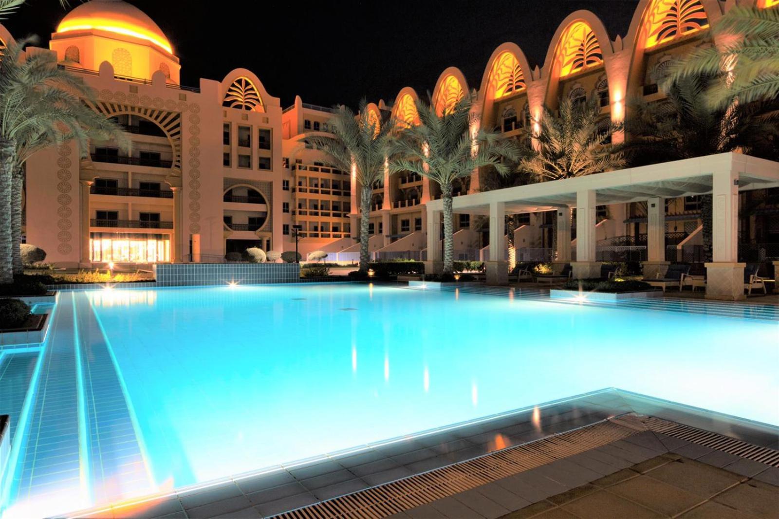 Amazing BeachFront Apartments near Atlantis Waterpark by Simply Comfort Sarai Palm Jumeirah