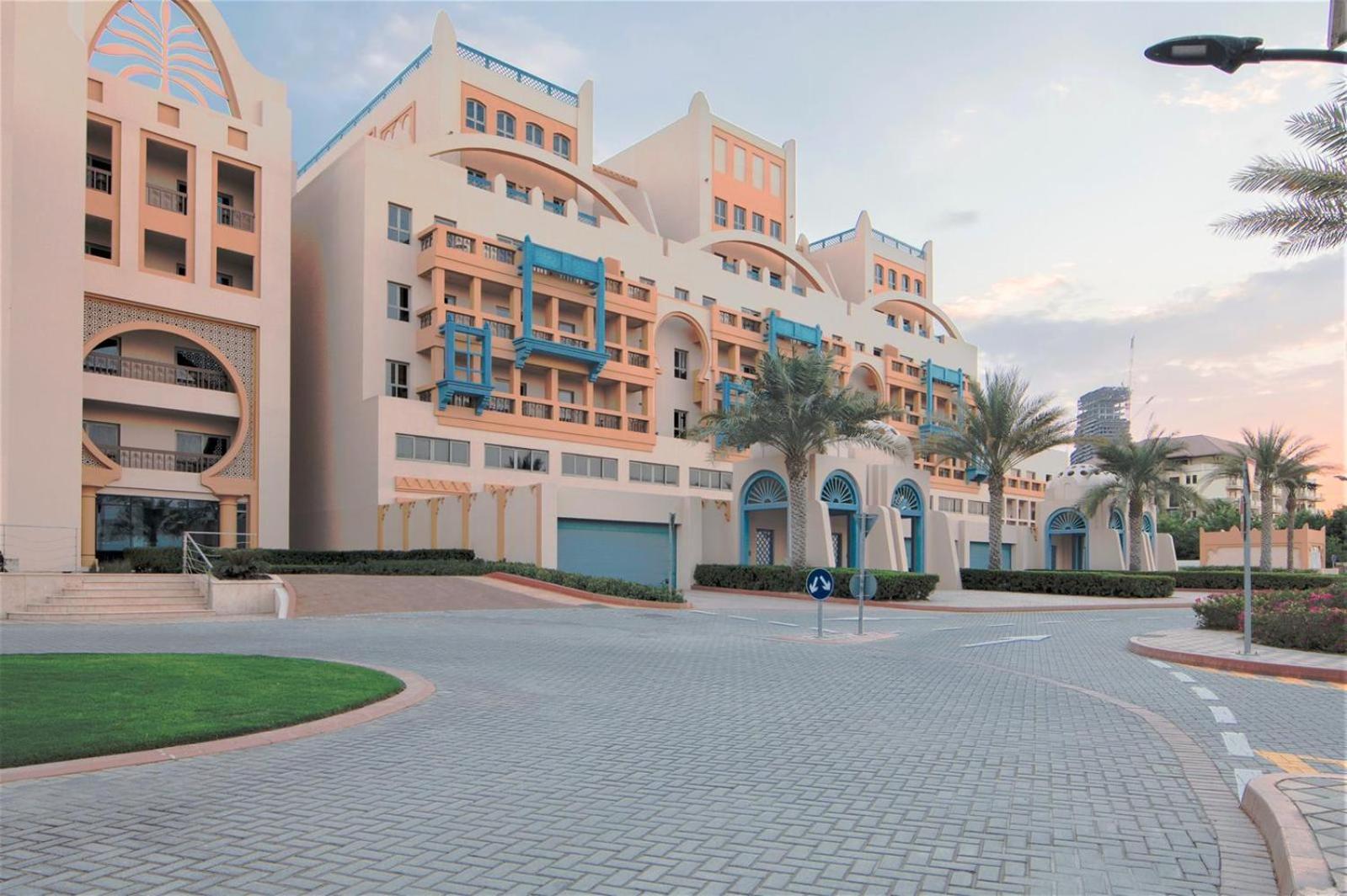 Amazing BeachFront Apartments near Atlantis Waterpark by Simply Comfort Sarai Palm Jumeirah
