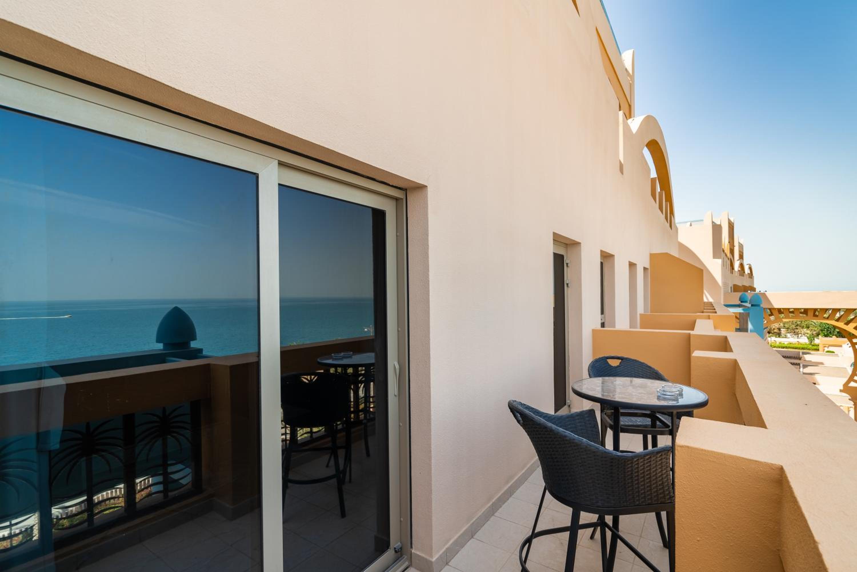 Amazing BeachFront Apartments near Atlantis Waterpark by Simply Comfort Sarai Palm Jumeirah