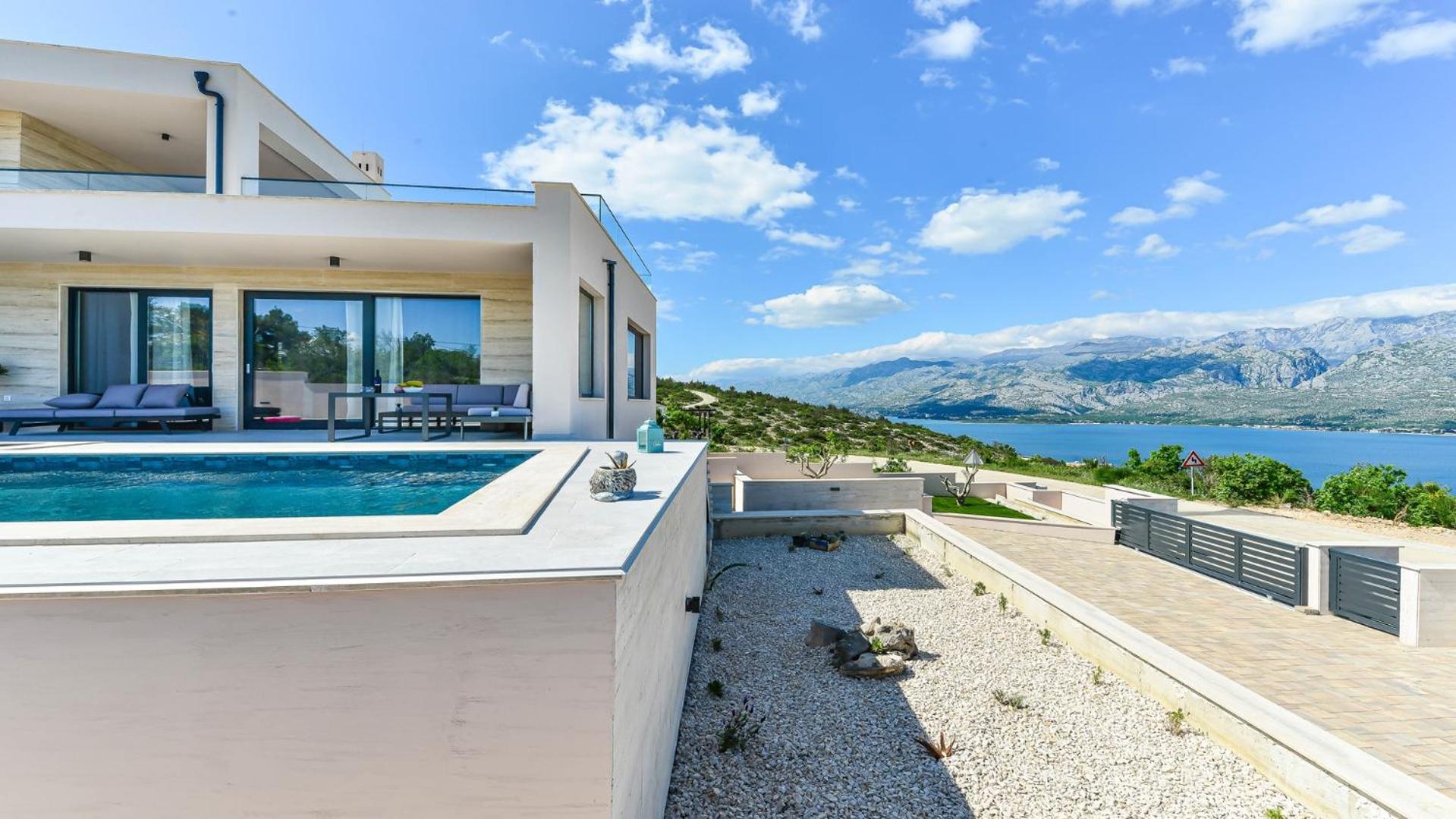 Villa Zariva with pool and panoramic mountain and view 2