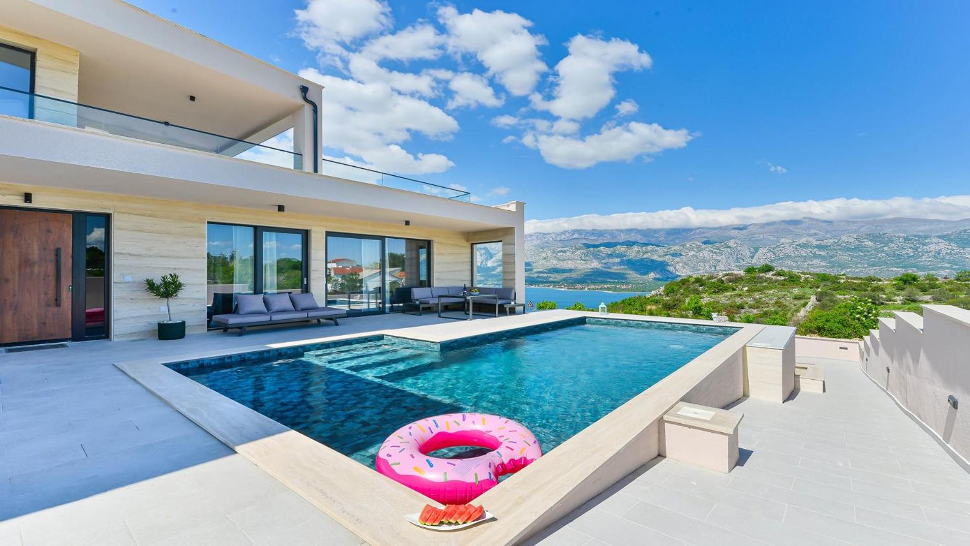 Villa Zariva with pool and panoramic mountain and view 4