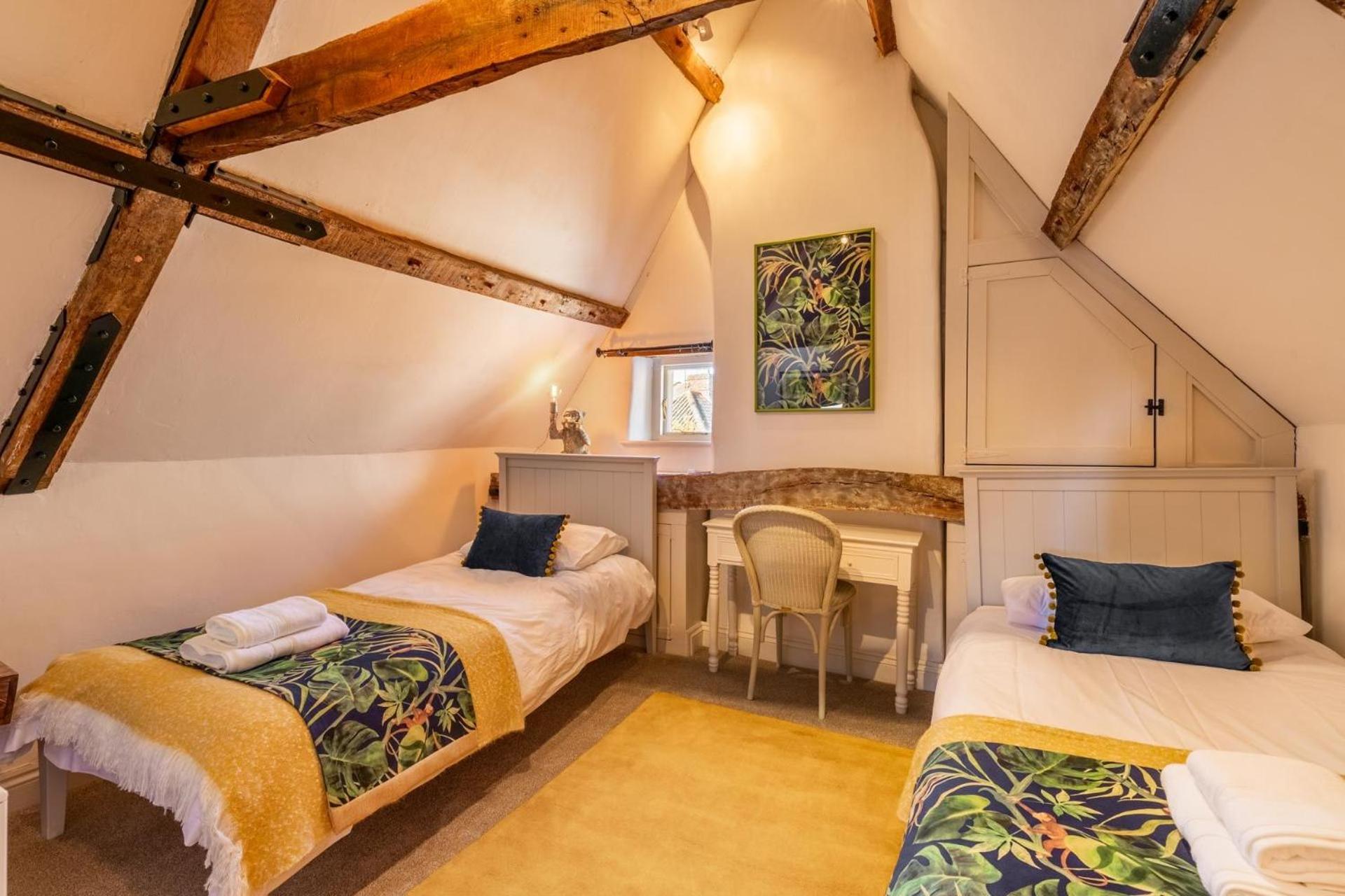 Host & Stay - The Old Paul Pry
