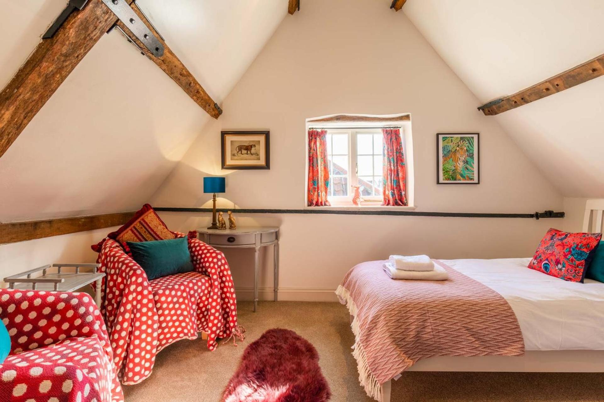 Host & Stay - The Old Paul Pry