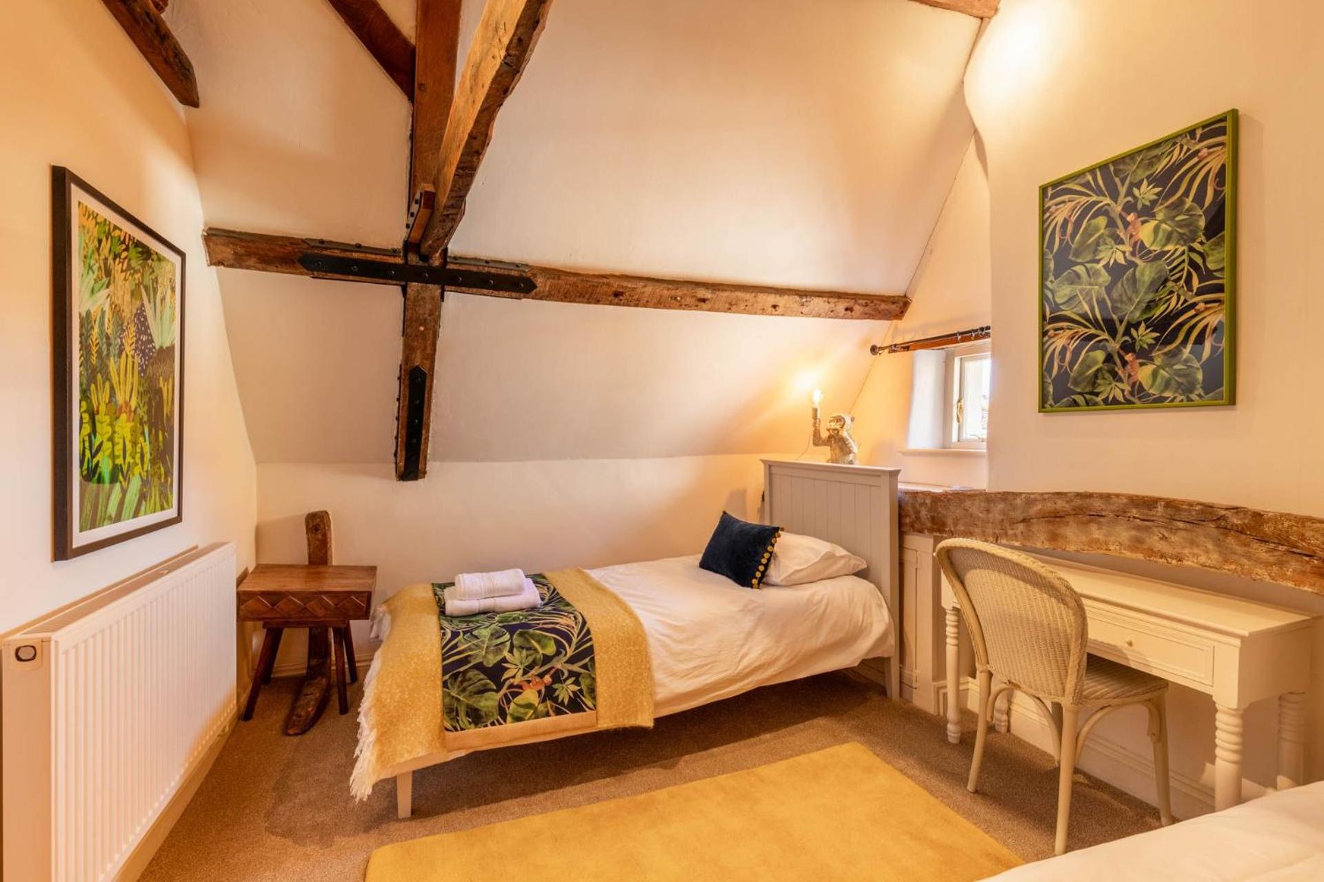 Host & Stay - The Old Paul Pry