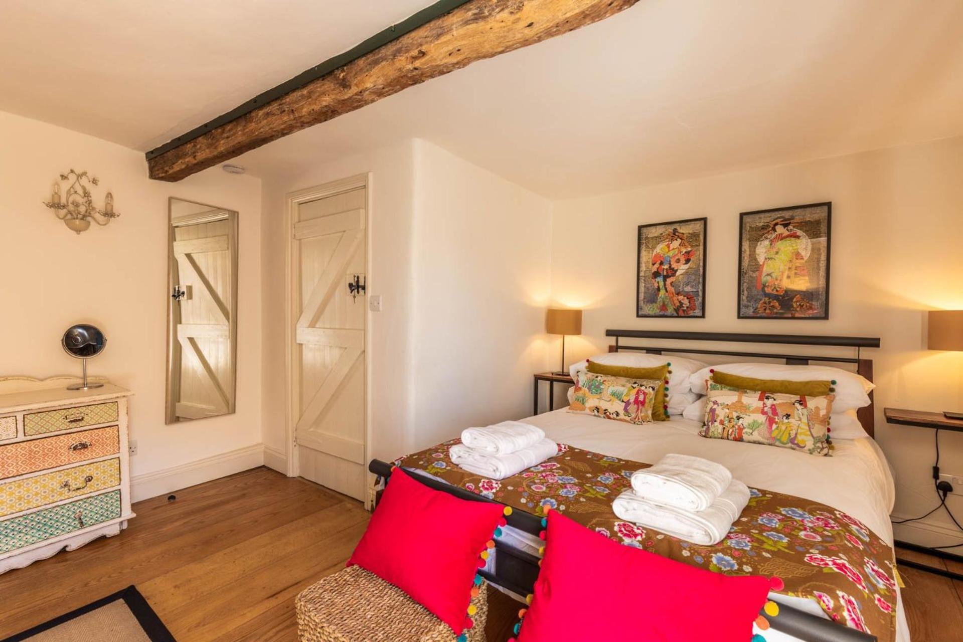 Host & Stay - The Old Paul Pry