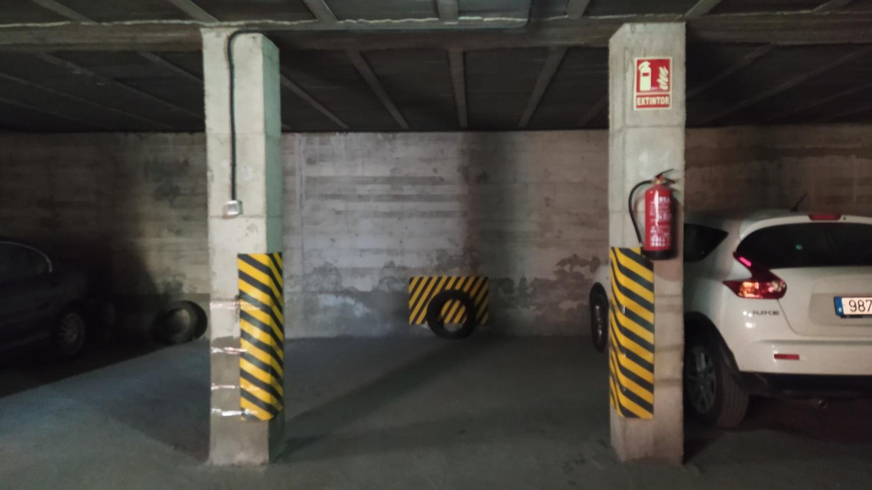 Sherryflat Claveles - Parking