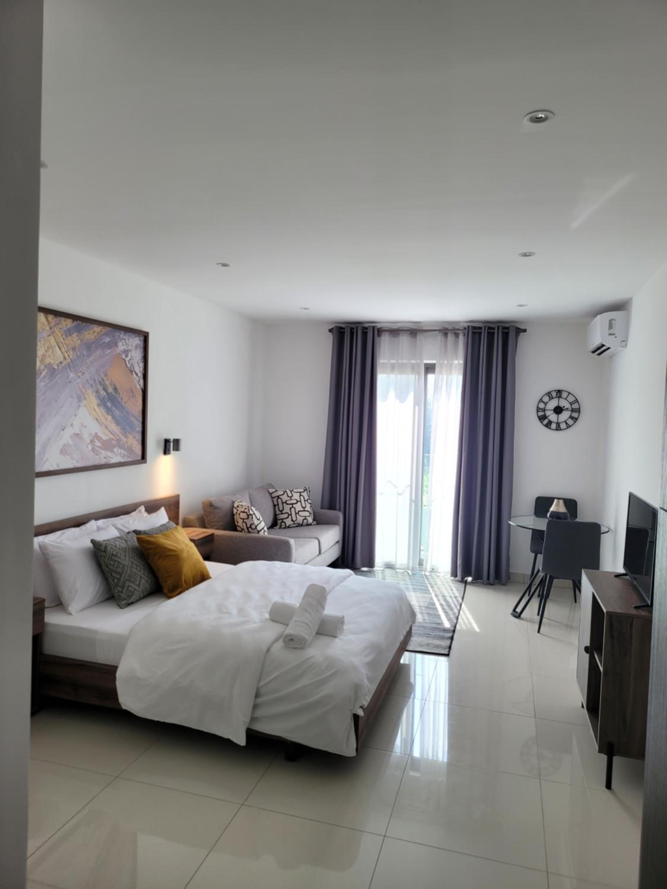 RT PROPERTIES @ THE LENNOX AIRPORT RESIDENTIAL view 2