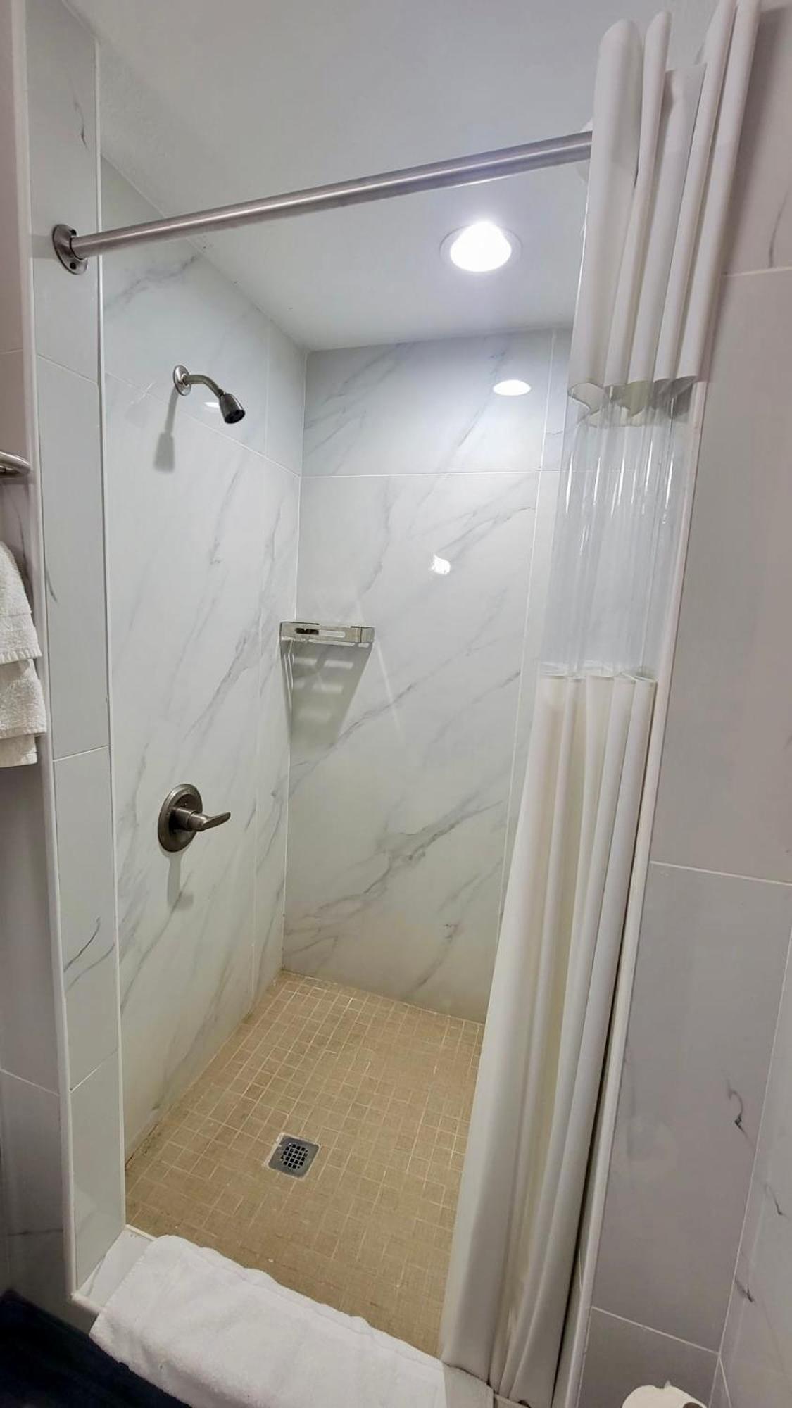 Budget Inn & Suites