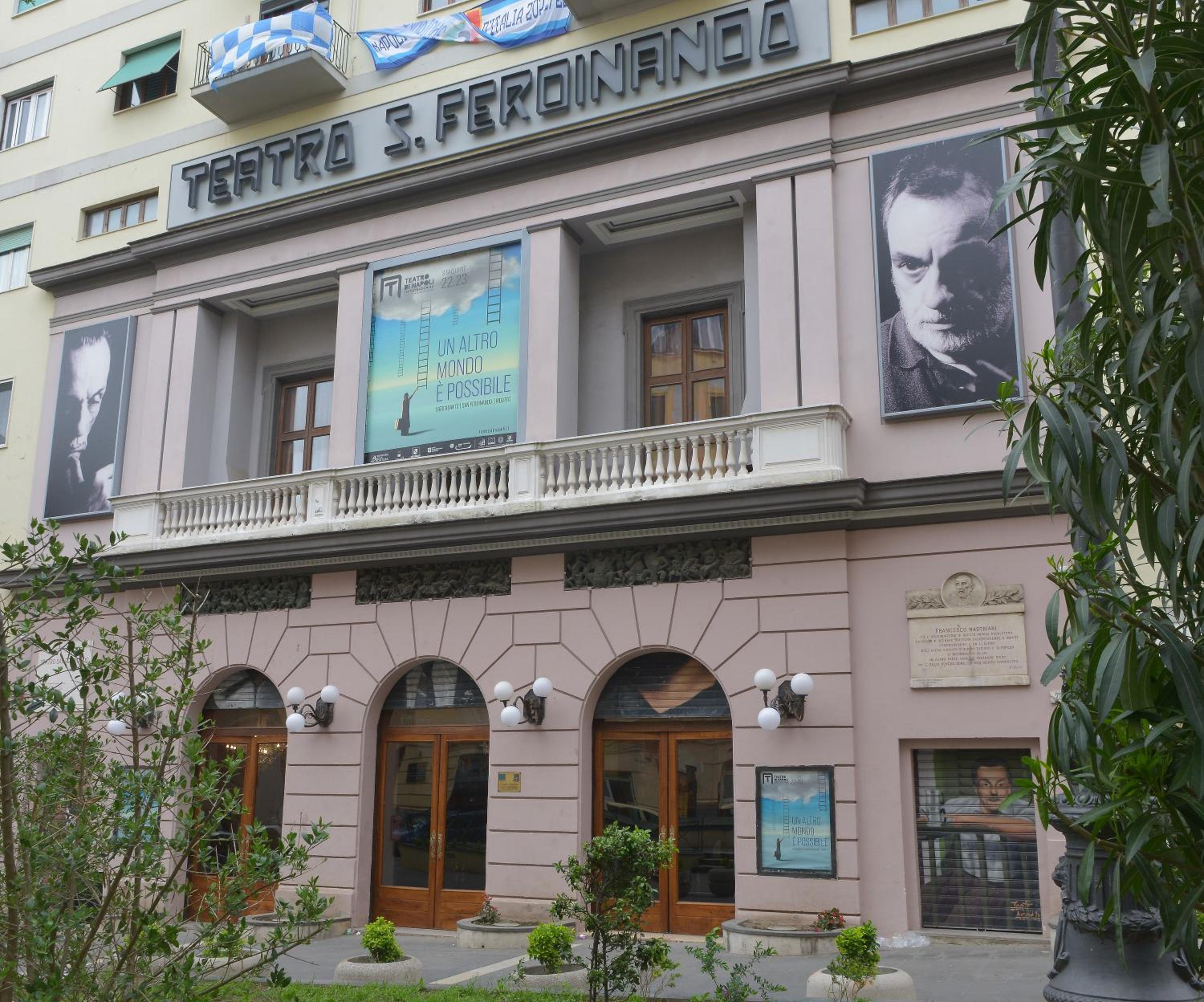 VIVI A NAPOLI