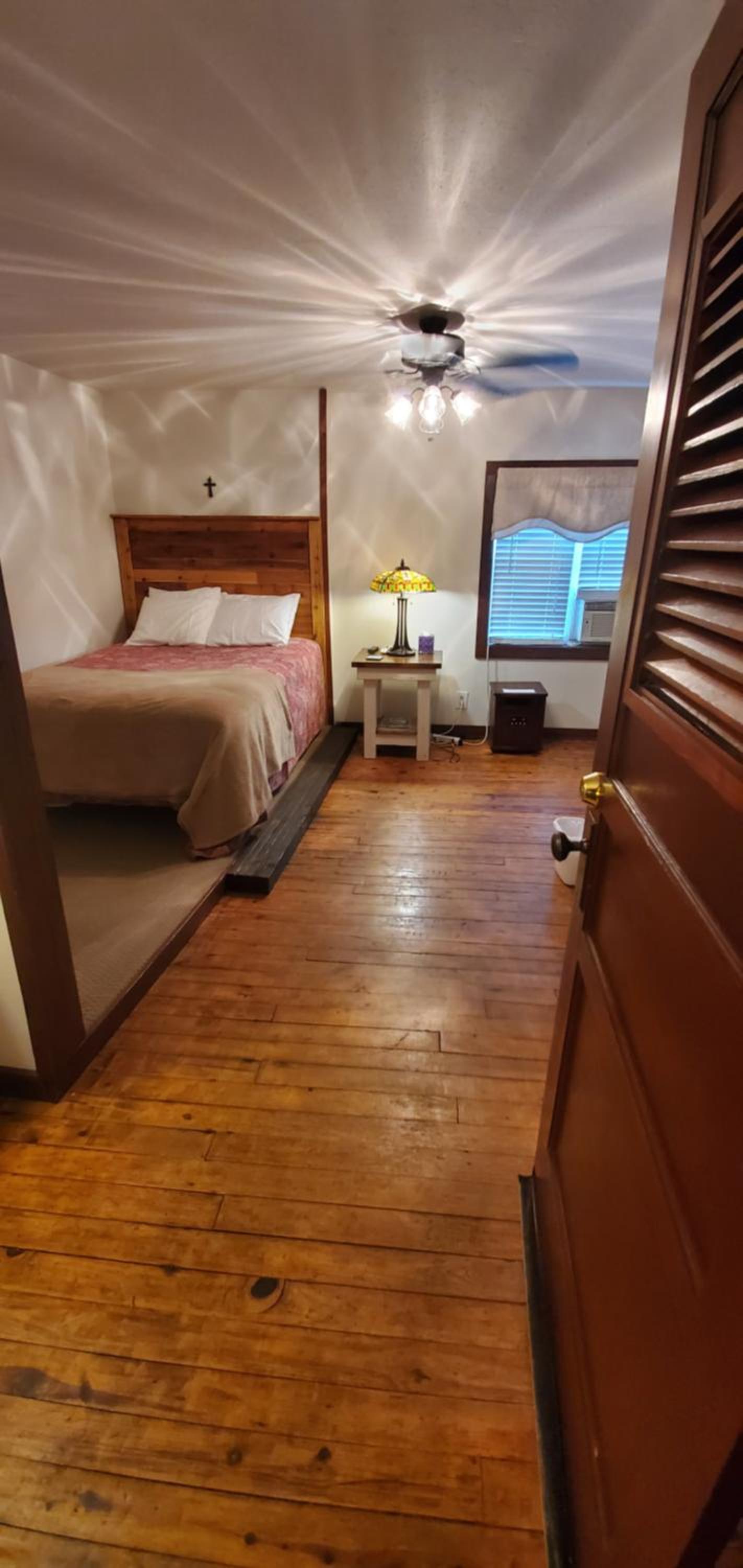 Hootie Creek Guest House view 4