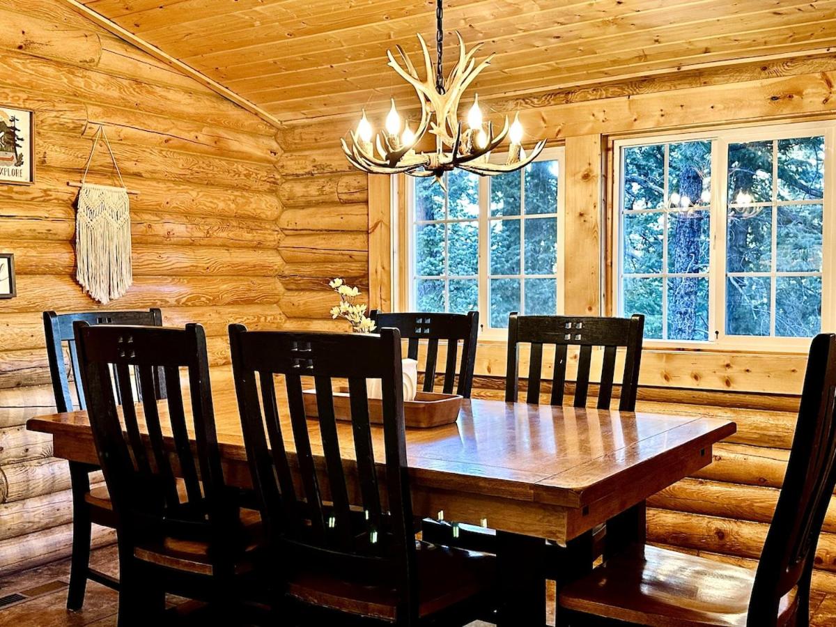 Backwoods Bonanza - Big Cabin With Hot Tub! view 2