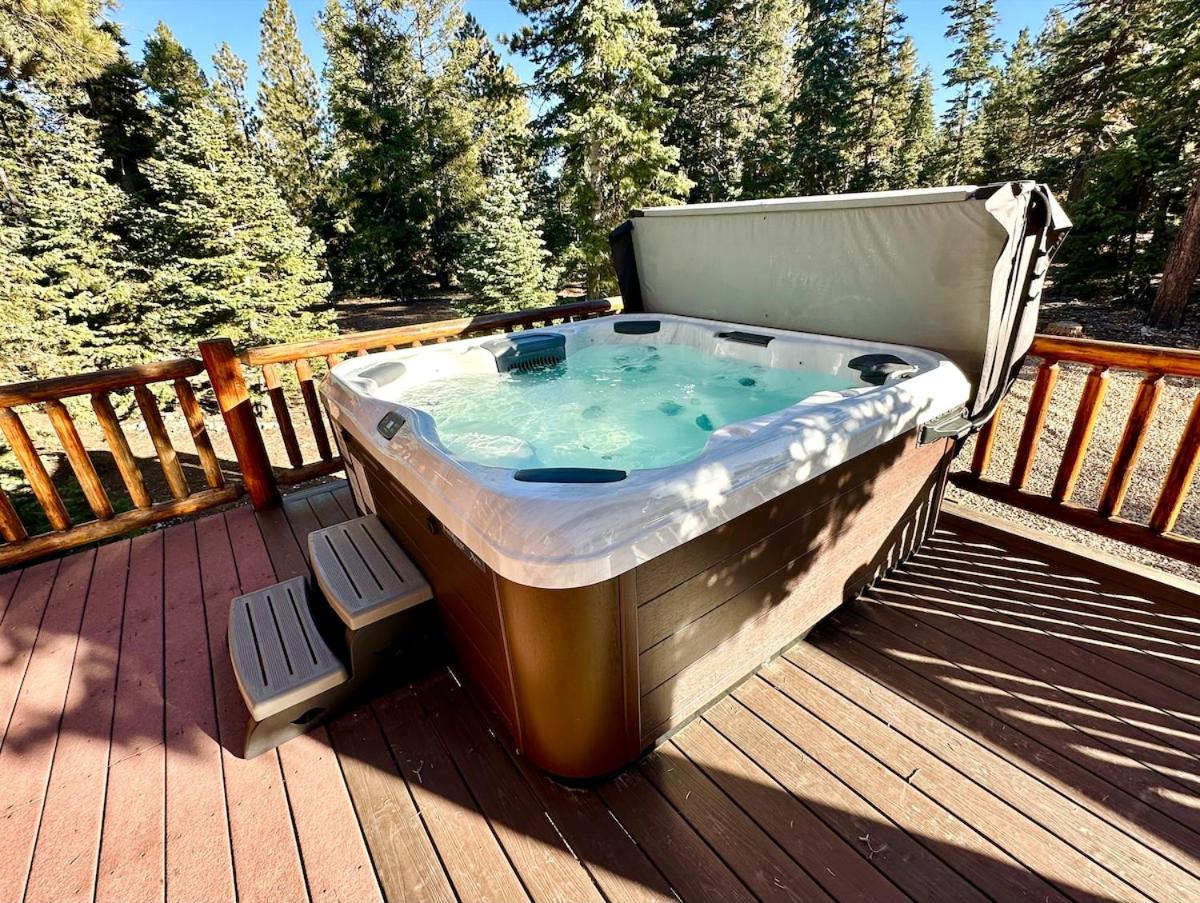 Backwoods Bonanza - Big Cabin With Hot Tub! view 4