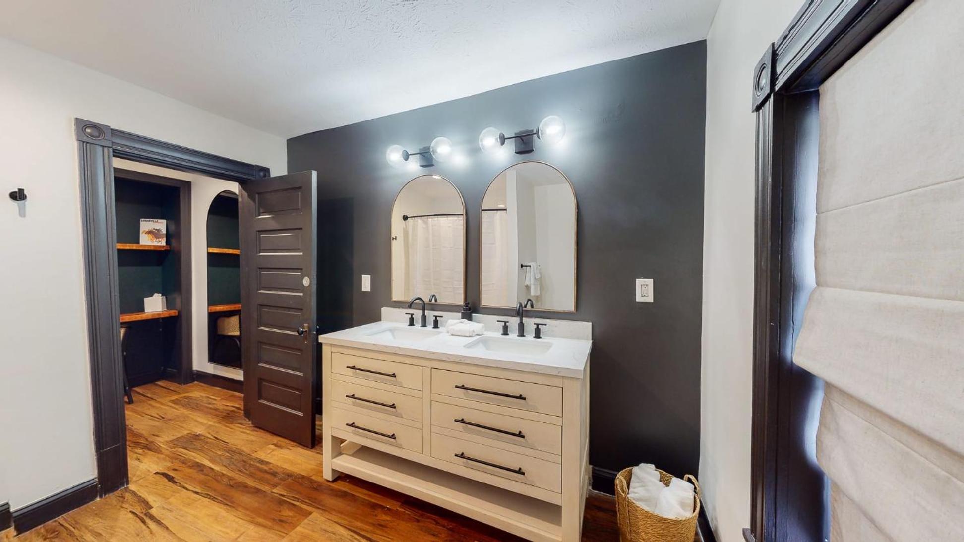 Stylish Top Floor 2 kings full bathroom with tub view 4