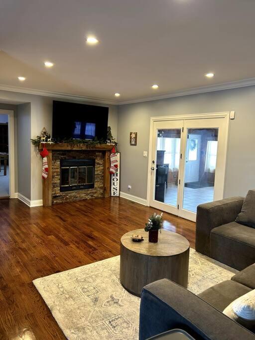 Secluded Farmhouse W/5BD & Pool view 3
