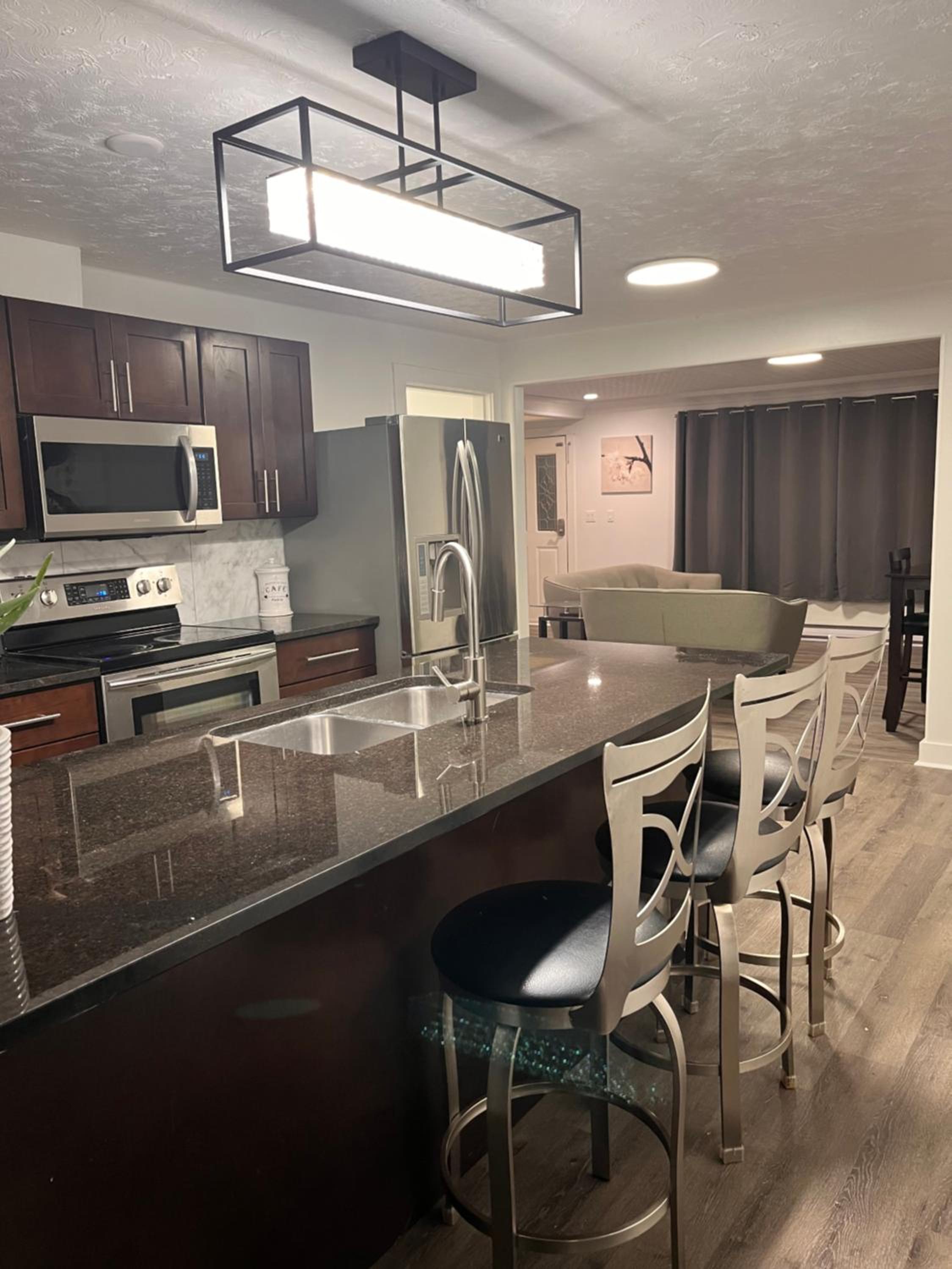 Elk lake trail side suite