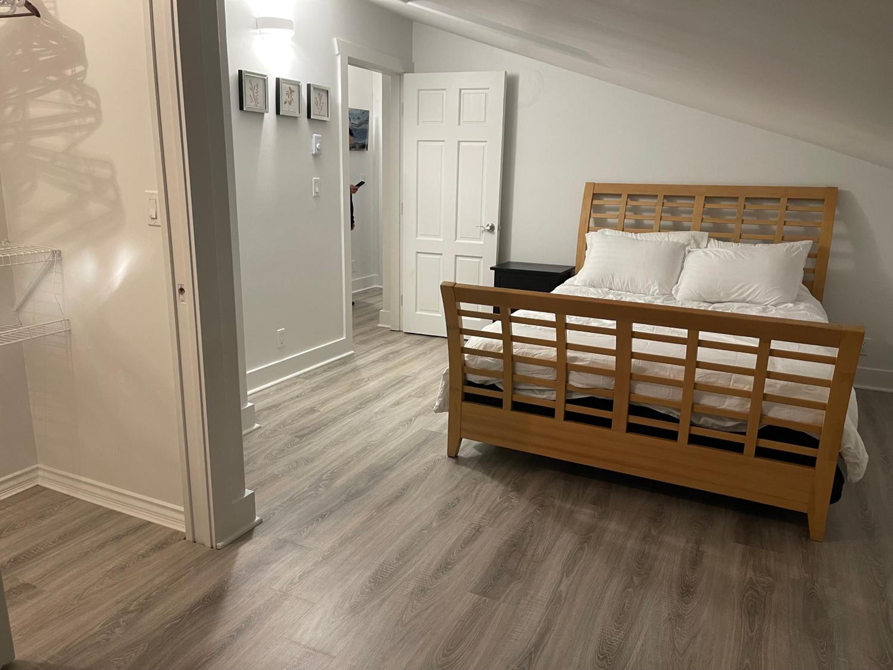 Elk lake trail side suite
