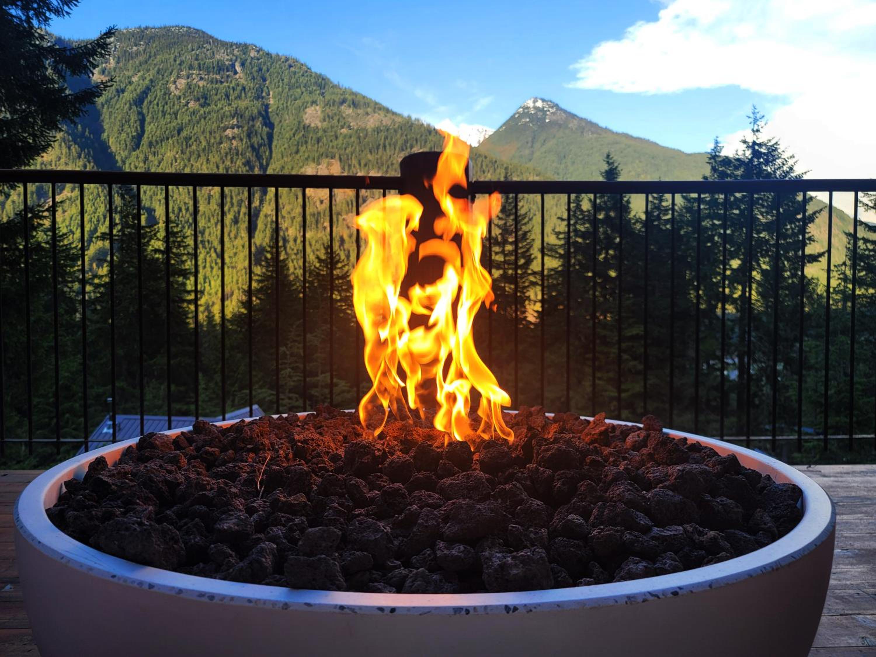 Gem by Manning Park: Luxury Loghouse “Ravenloft”