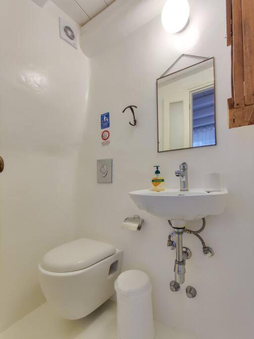 The Sunday House in the heart of Mykonos Town view 3