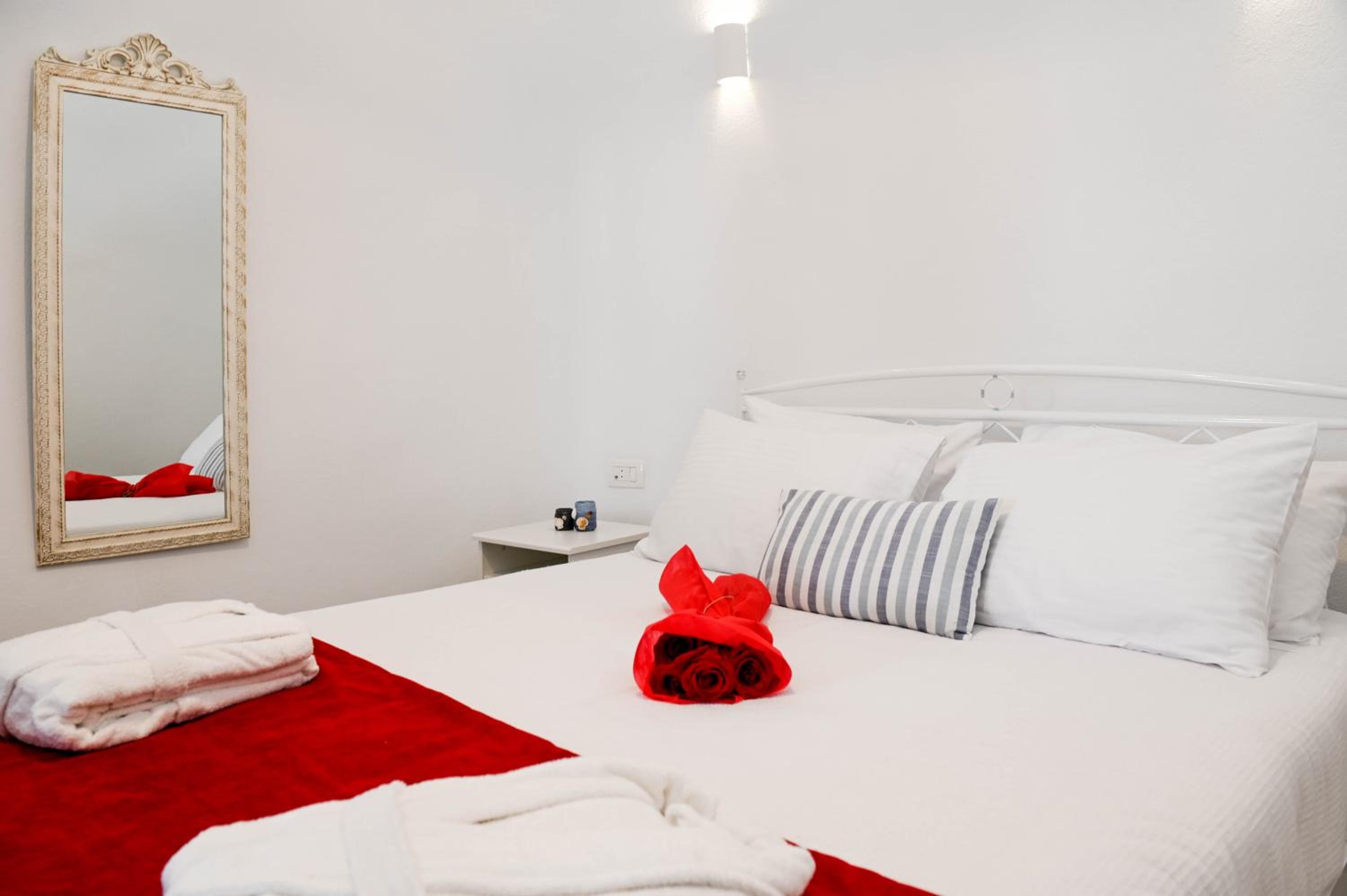 Mary Castelia Villa 2 with Jacuzzi photo 2