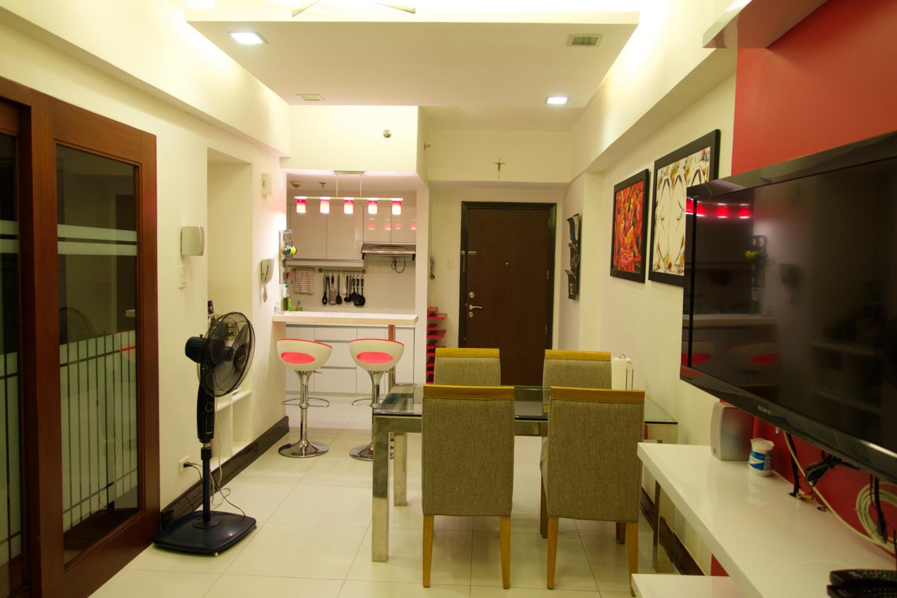 Luxury Condo at Forbeswood Parklane The Fort BGC view 3