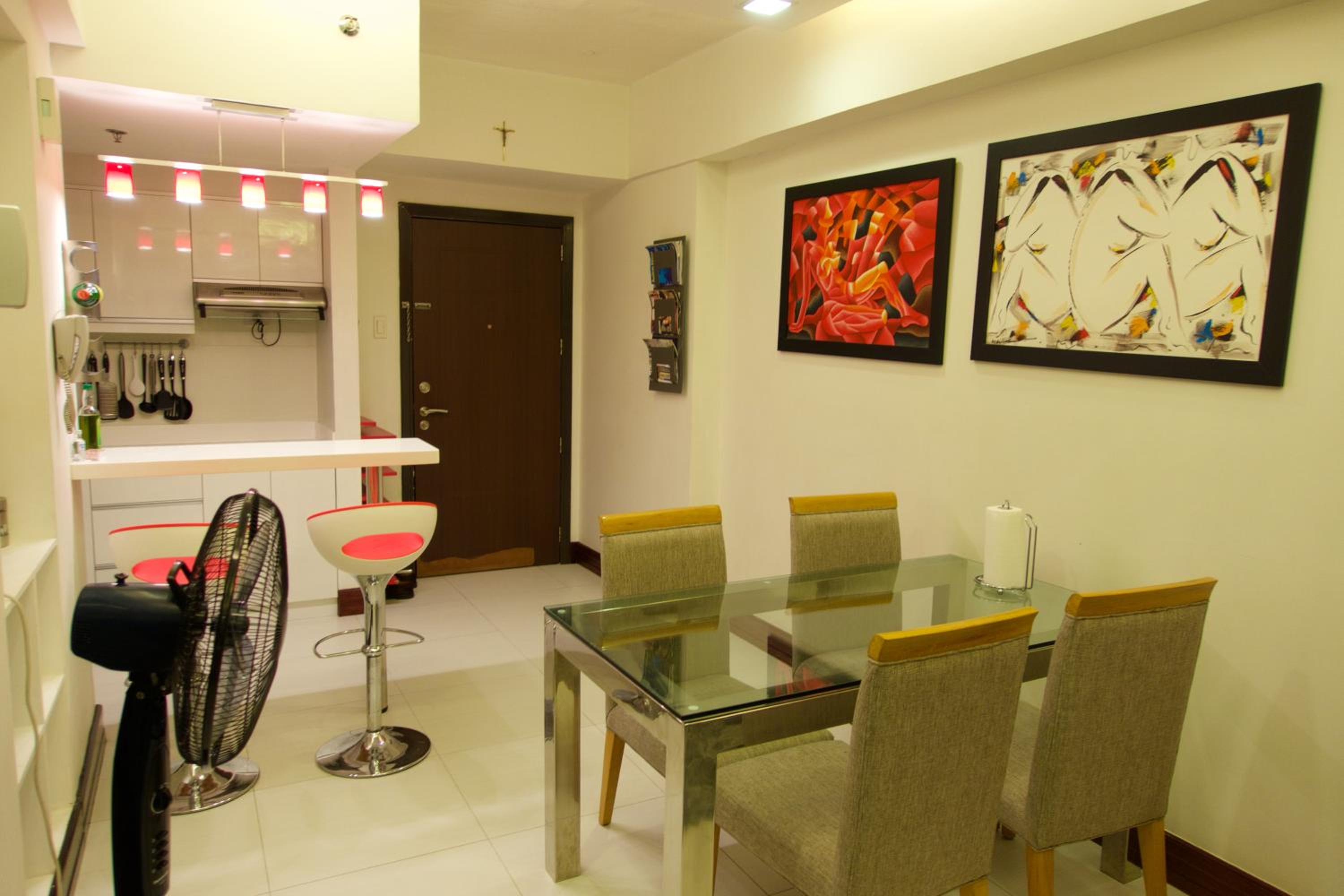 Luxury Condo at Forbeswood Parklane The Fort BGC view 2